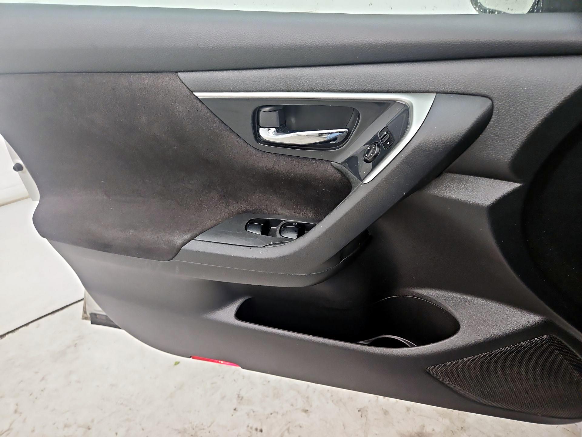 Thumbnail: 2013 Nissan Altima - 12