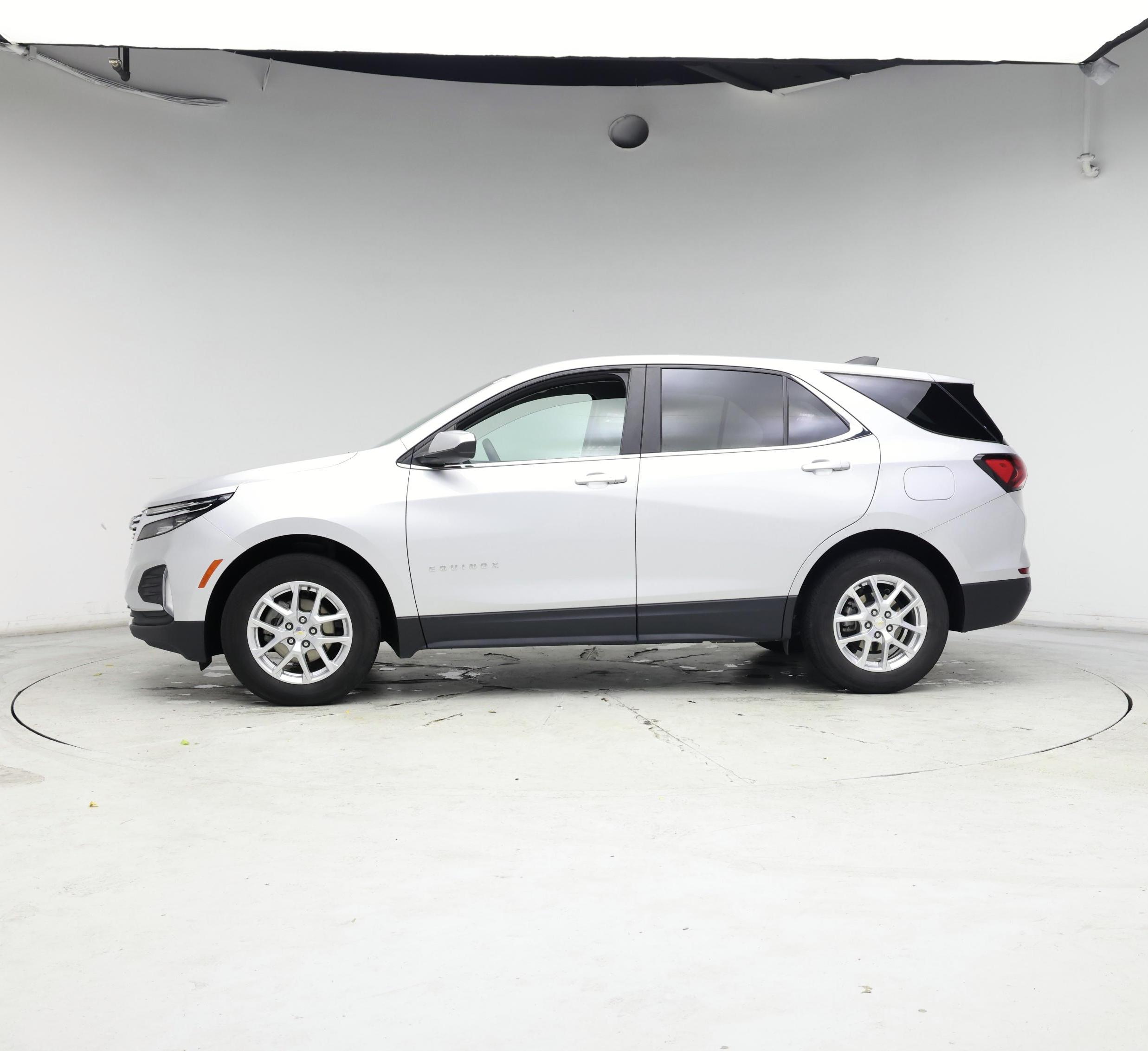 Thumbnail: 2022 Chevrolet Equinox - 3