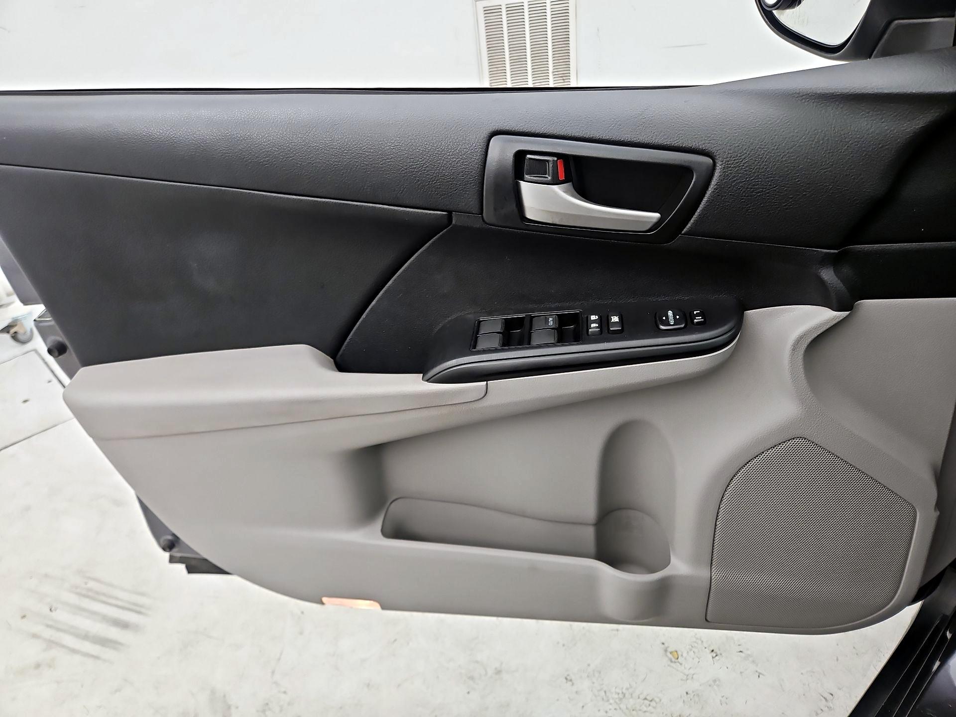 Thumbnail: 2014 Toyota Camry - 12