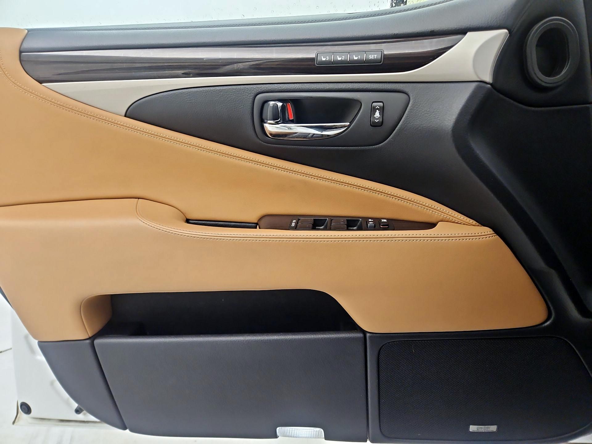 Thumbnail: 2015 Lexus LS - 12