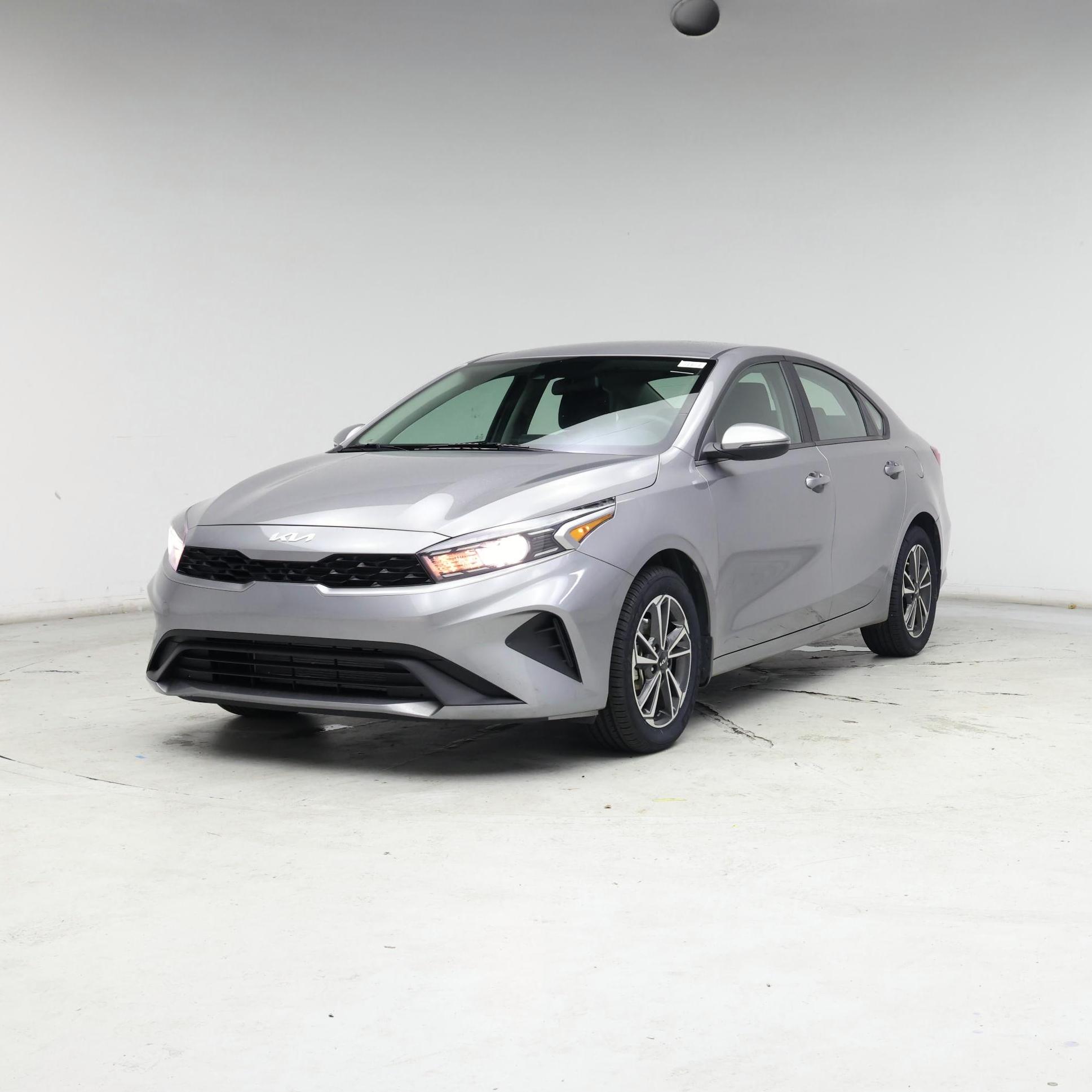 Thumbnail: 2023 Kia Forte - 4