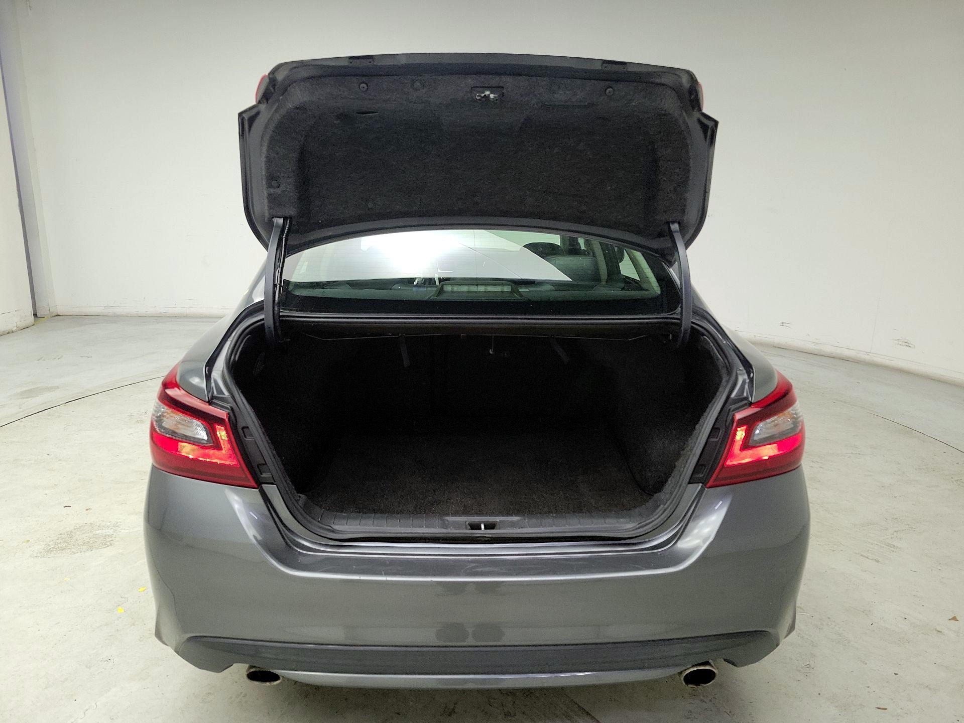 Thumbnail: 2018 Nissan Altima - 20