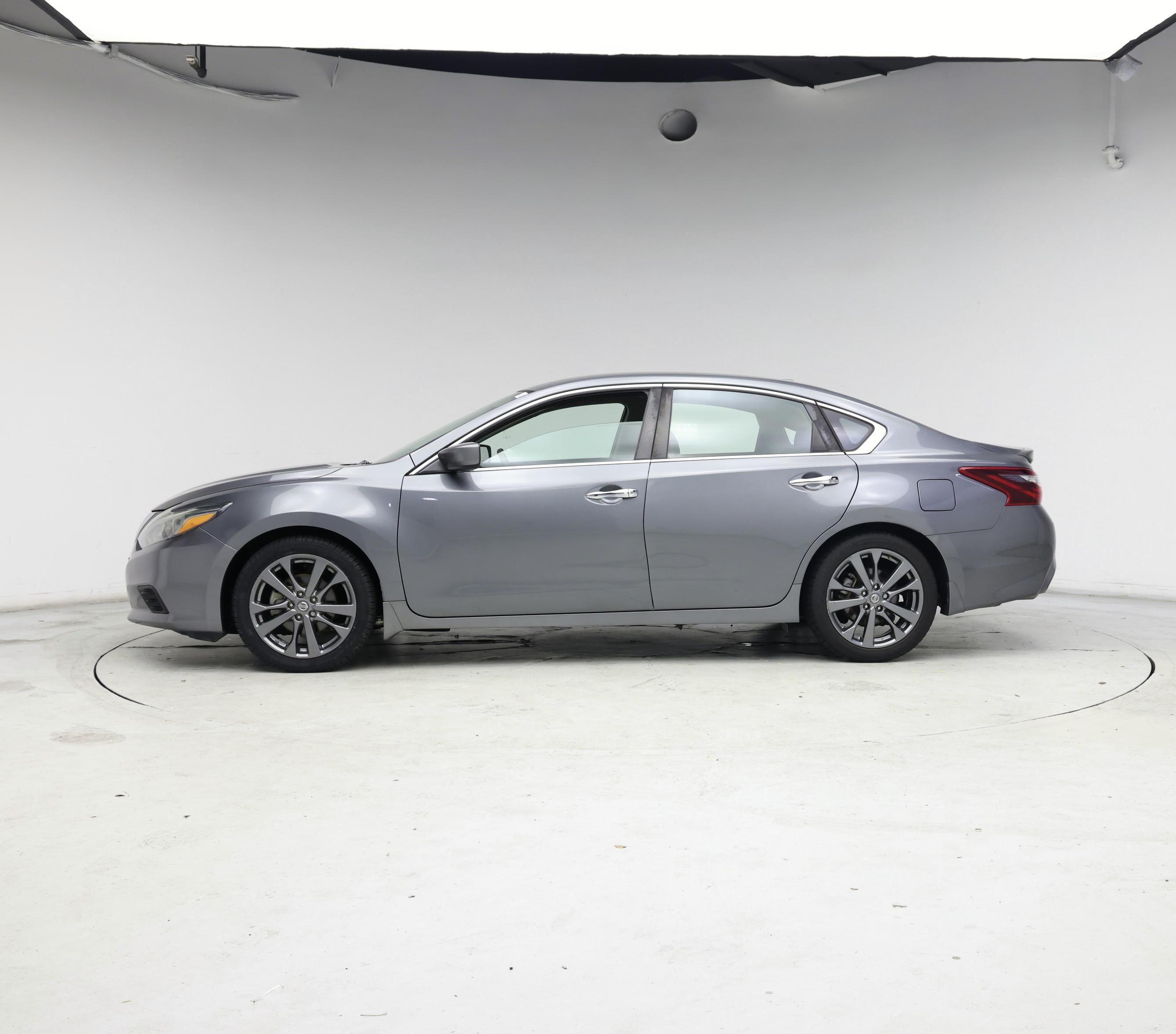 Thumbnail: 2018 Nissan Altima - 3