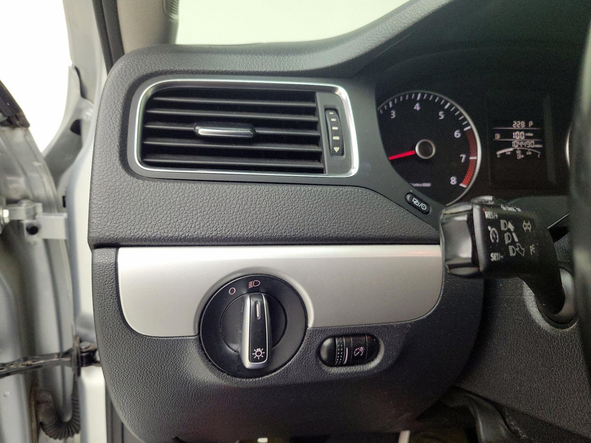 Thumbnail: 2014 Volkswagen Jetta - 13