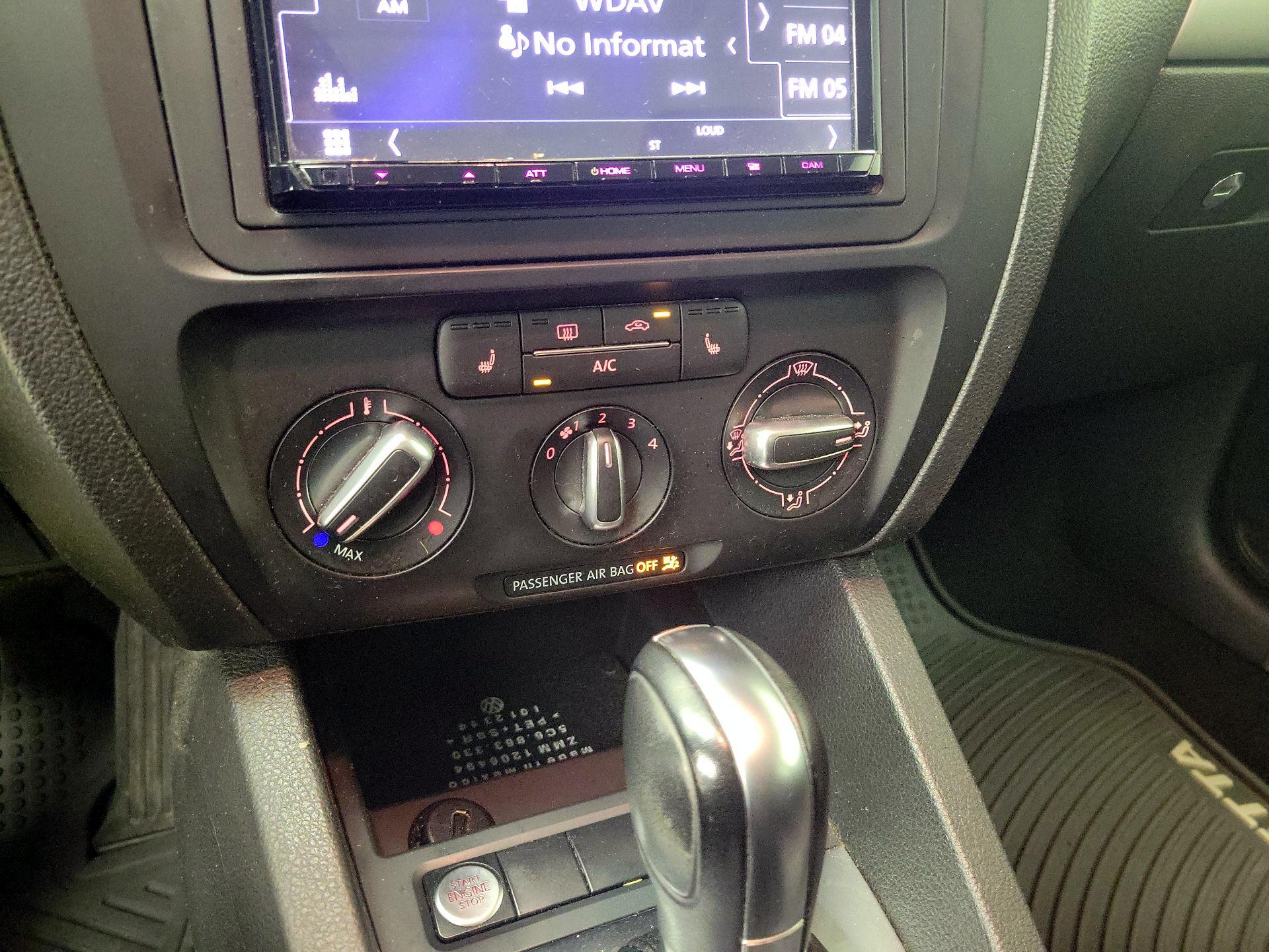 Thumbnail: 2014 Volkswagen Jetta - 15