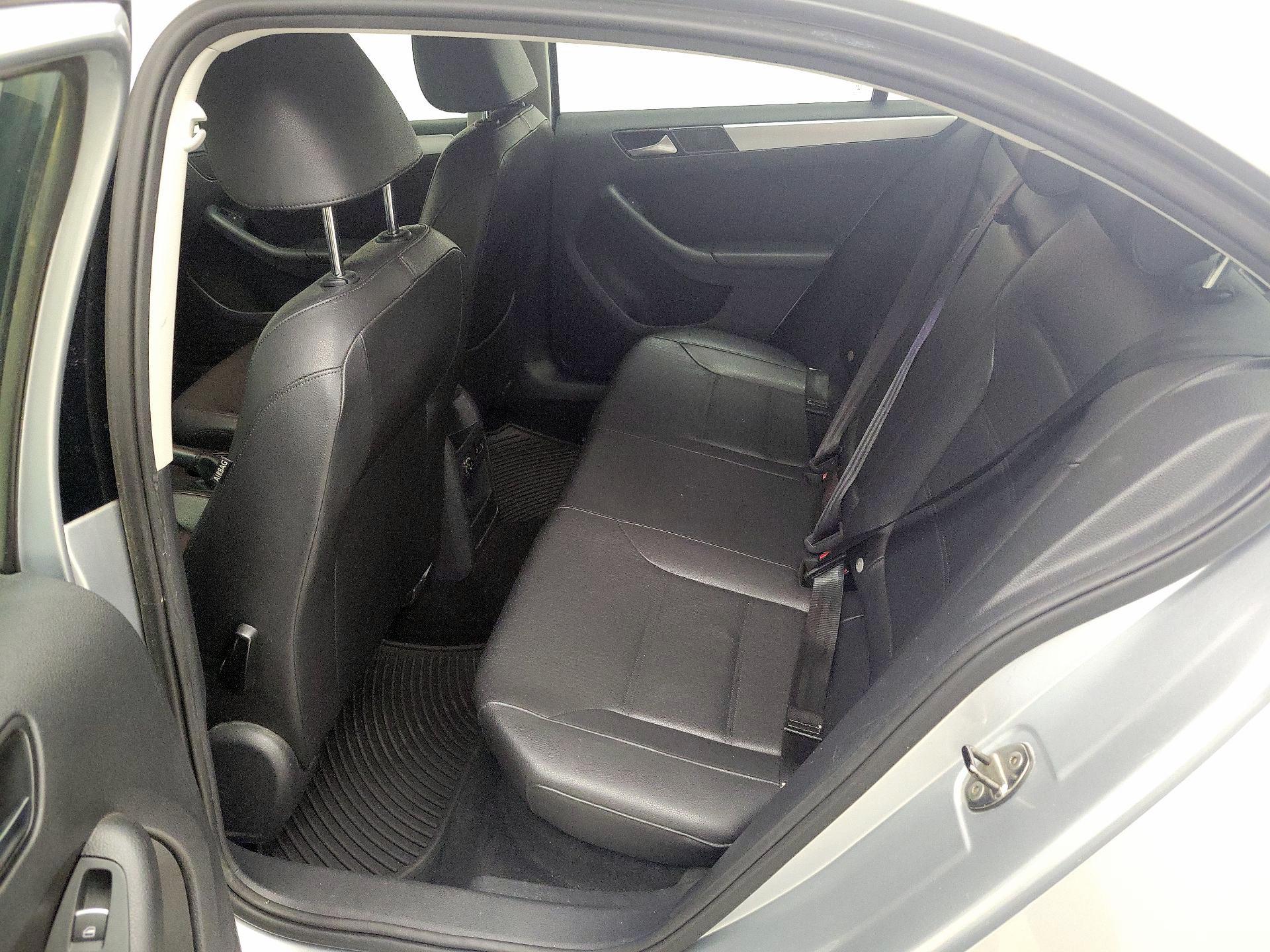 Thumbnail: 2014 Volkswagen Jetta - 18
