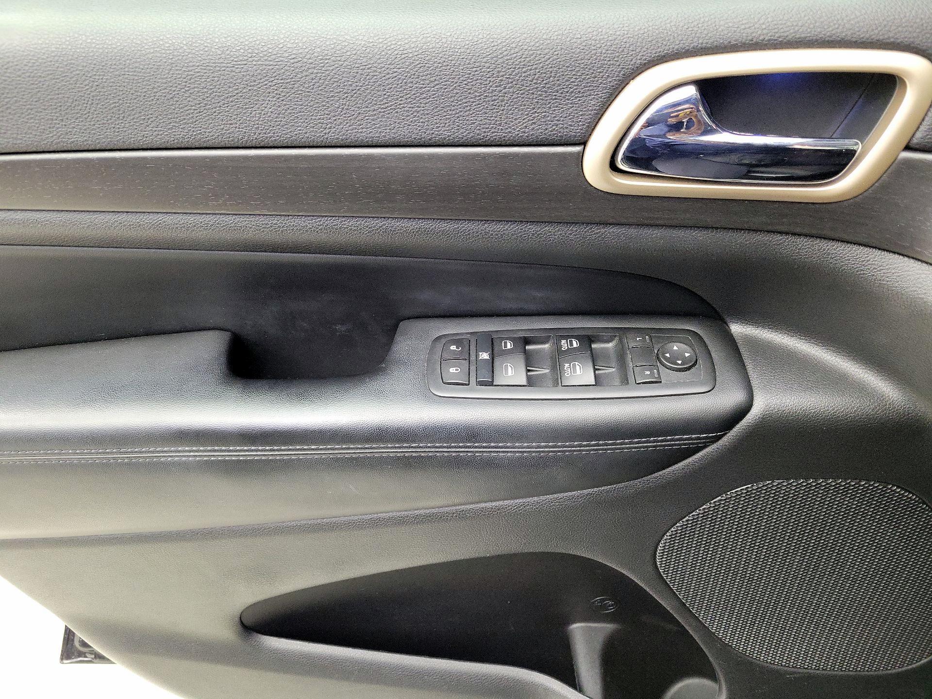 Thumbnail: 2017 Jeep Grand Cherokee - 12