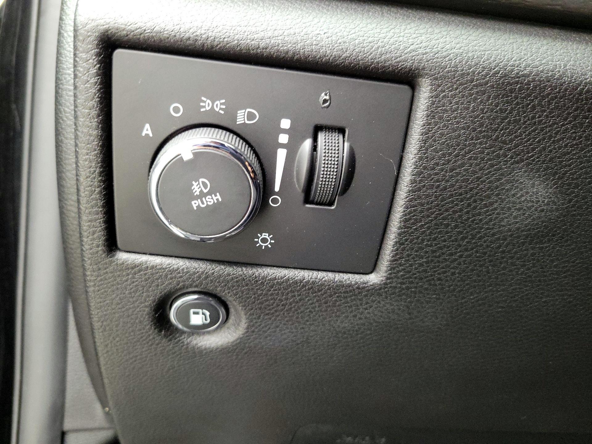 Thumbnail: 2017 Jeep Grand Cherokee - 13