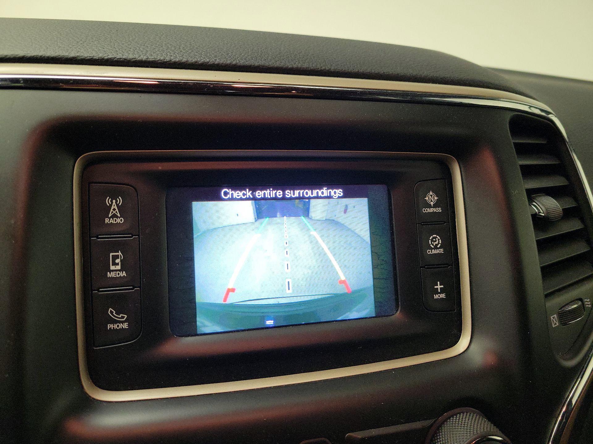 Thumbnail: 2017 Jeep Grand Cherokee - 14