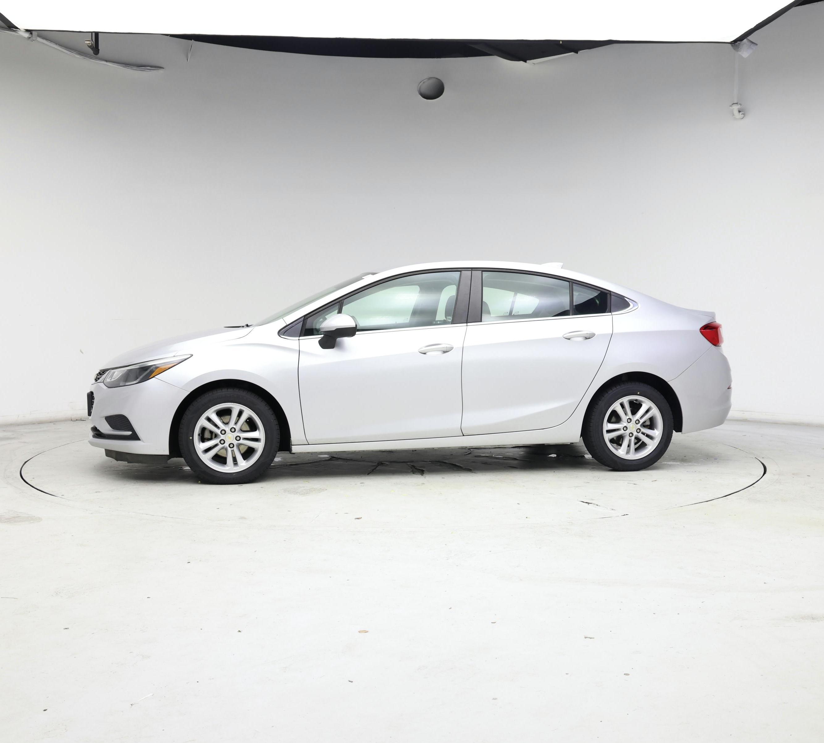 Thumbnail: 2017 Chevrolet Cruze - 3