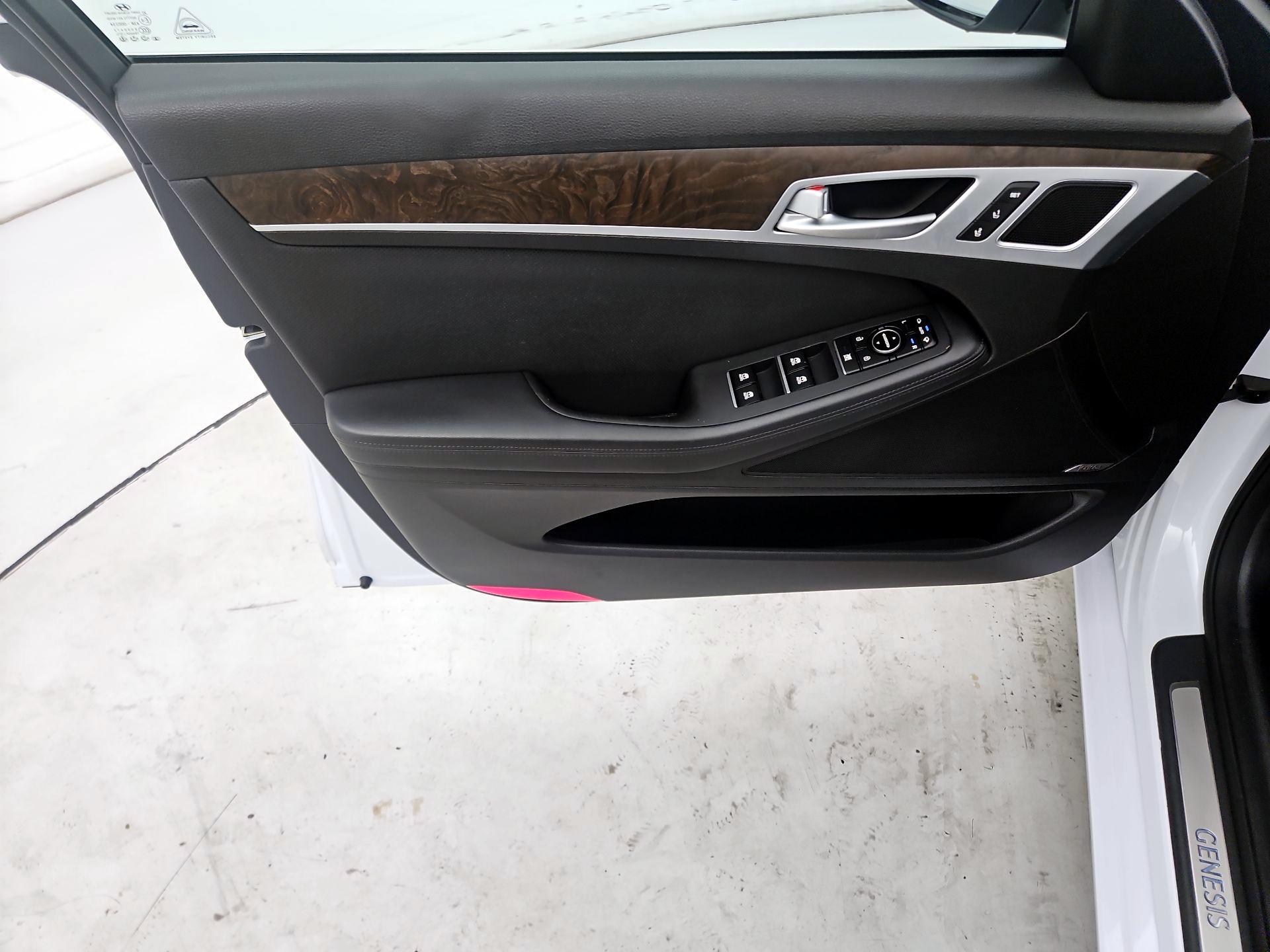 Thumbnail: 2015 Hyundai Genesis - 12