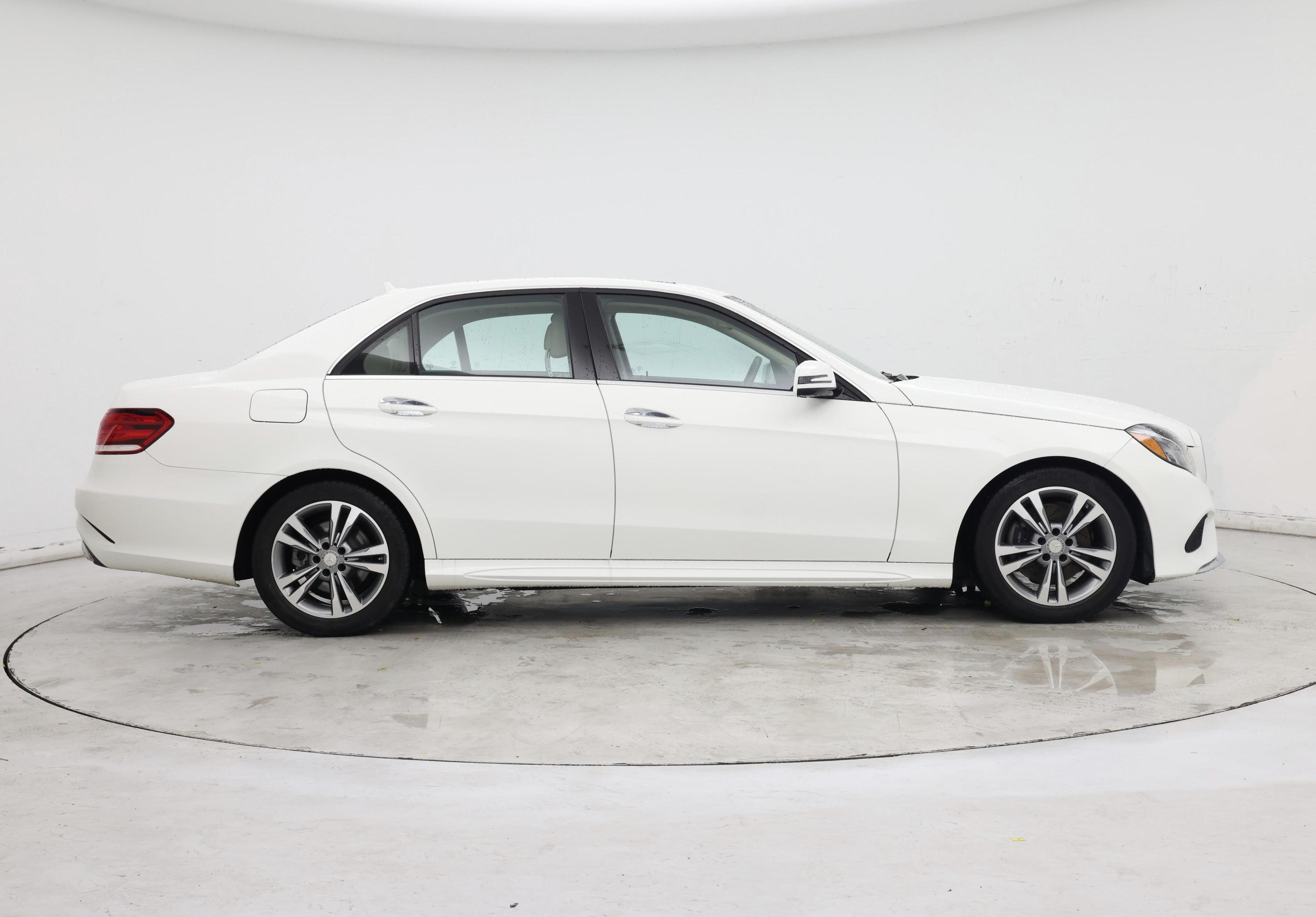 Thumbnail: 2016 Mercedes-Benz E-Class - 7