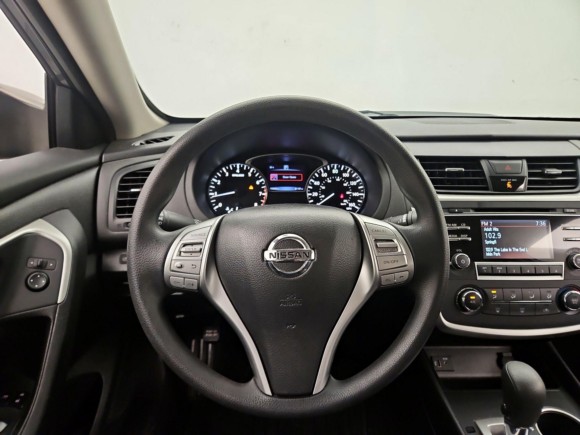 Thumbnail: 2017 Nissan Altima - 10