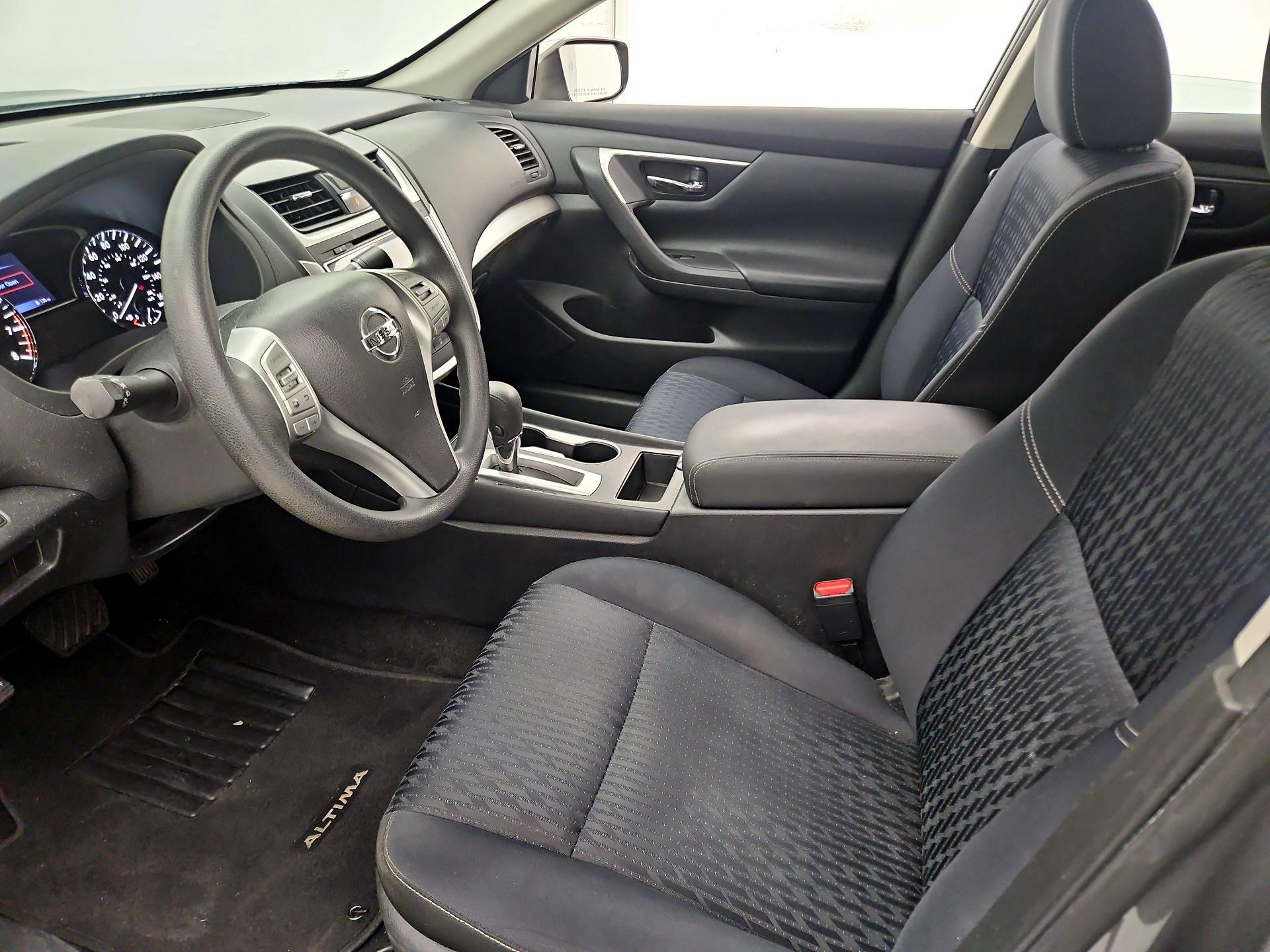 Thumbnail: 2017 Nissan Altima - 11