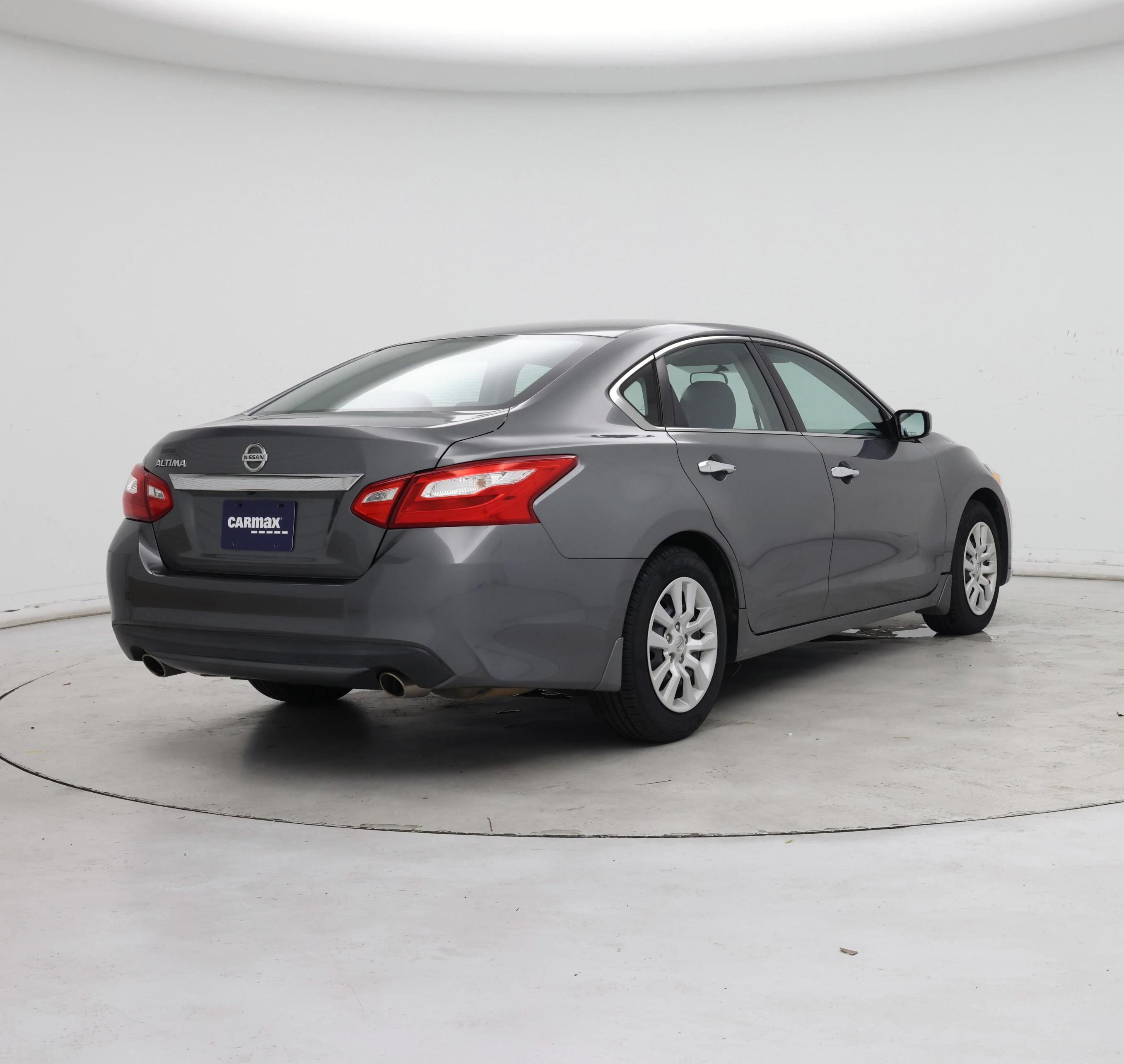 Thumbnail: 2017 Nissan Altima - 8