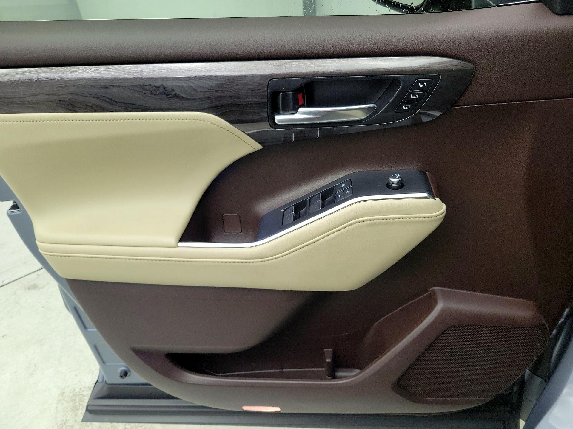 Thumbnail: 2020 Toyota Highlander - 12