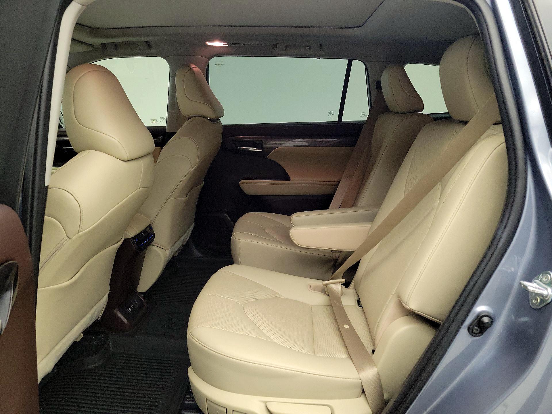 Thumbnail: 2020 Toyota Highlander - 20