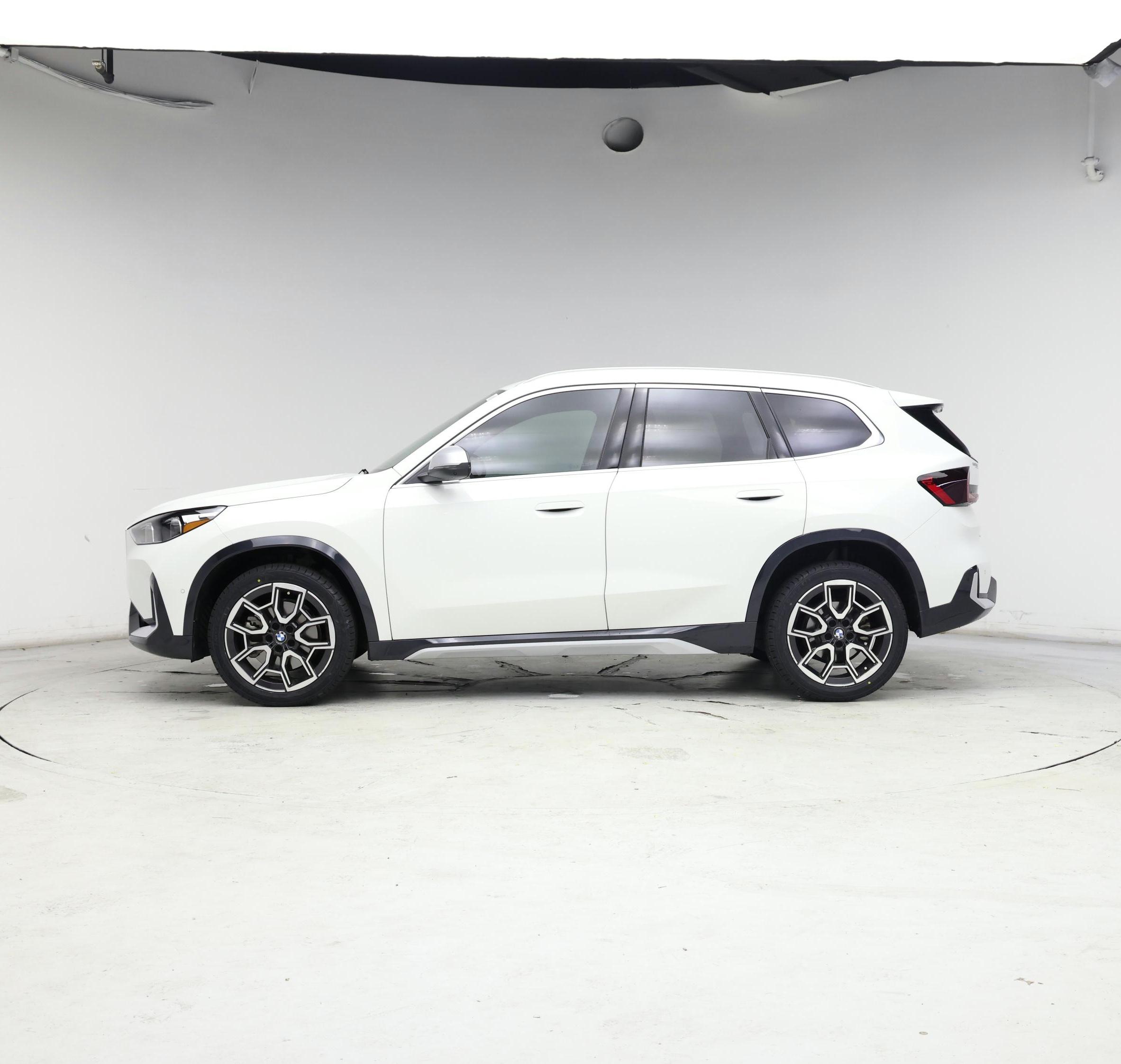 Thumbnail: 2023 BMW X1 - 3