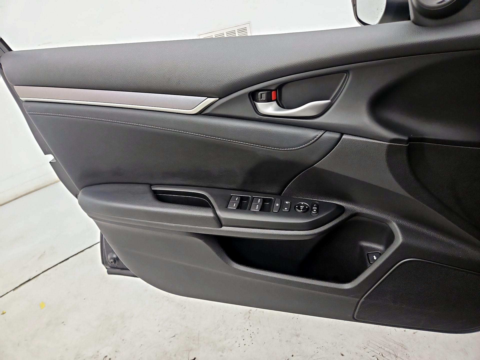 Thumbnail: 2016 Honda Civic - 12