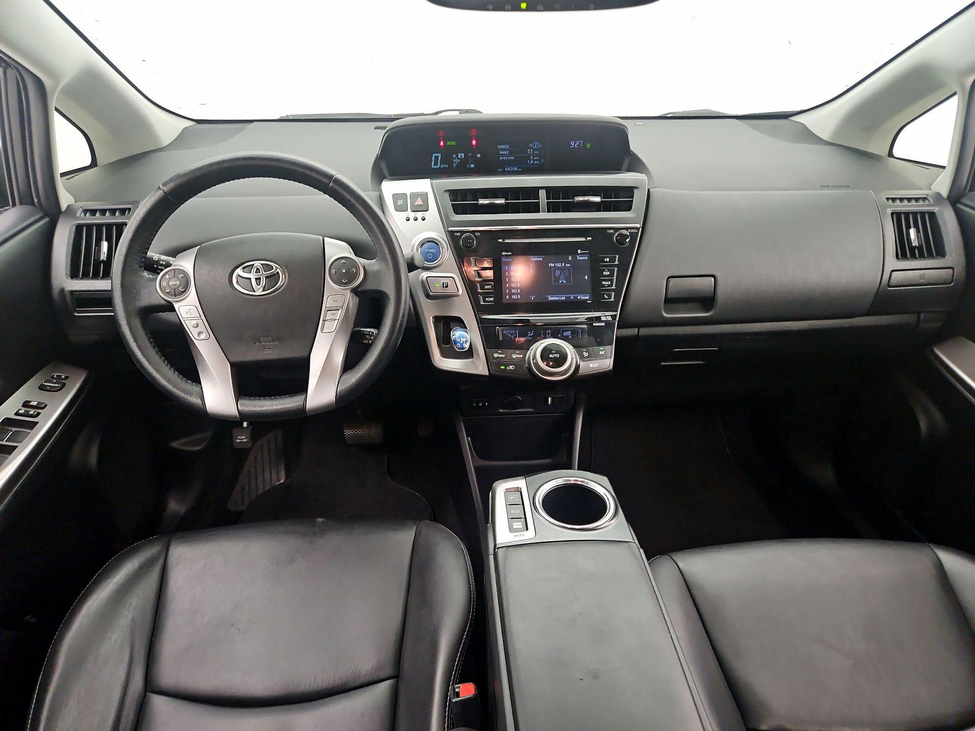 Thumbnail: 2015 Toyota Prius v - 9