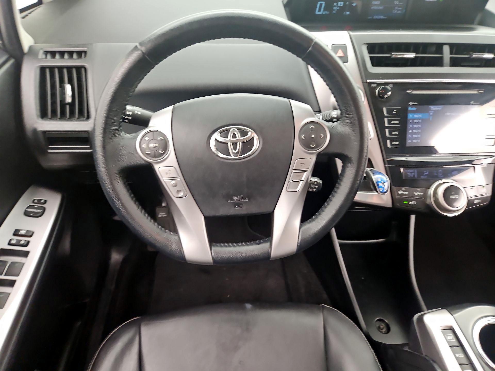 Thumbnail: 2015 Toyota Prius v - 10