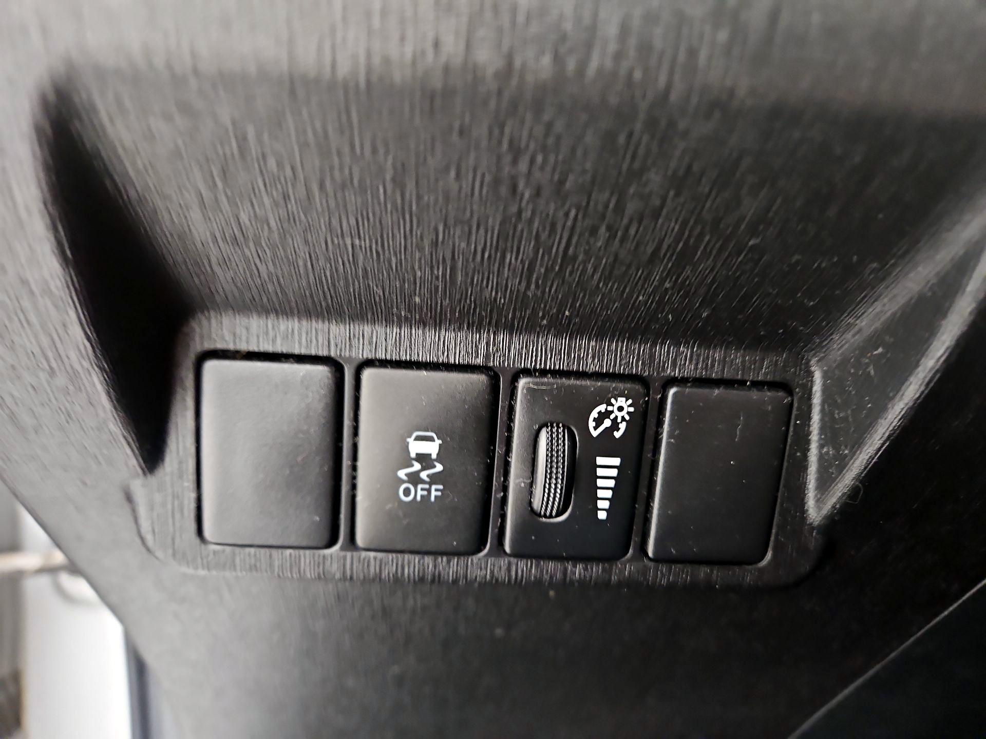 Thumbnail: 2015 Toyota Prius v - 13