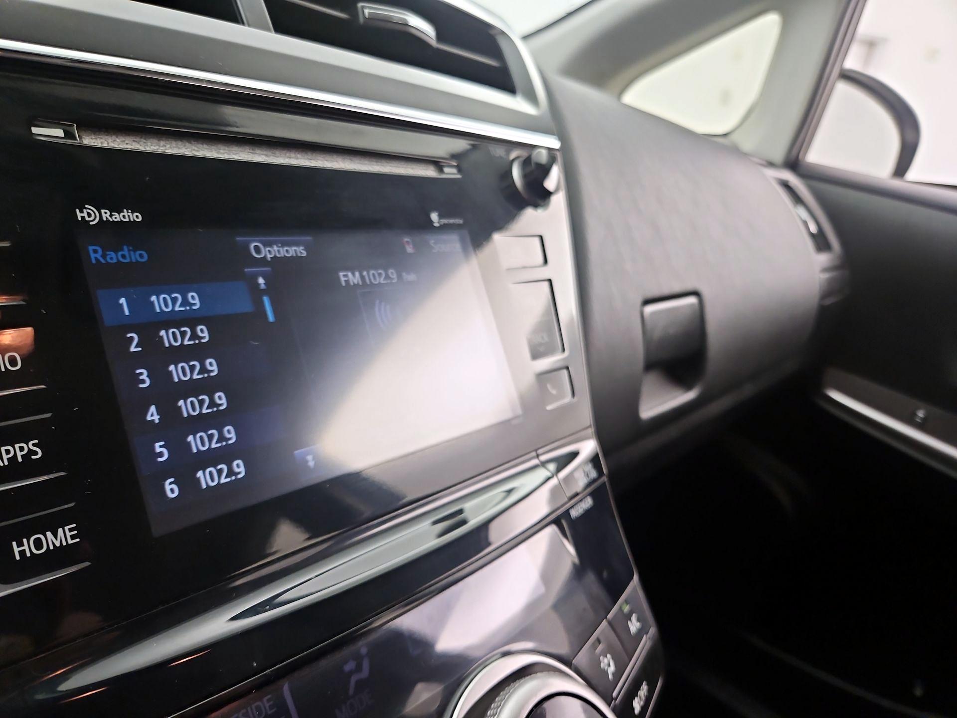 Thumbnail: 2015 Toyota Prius v - 15