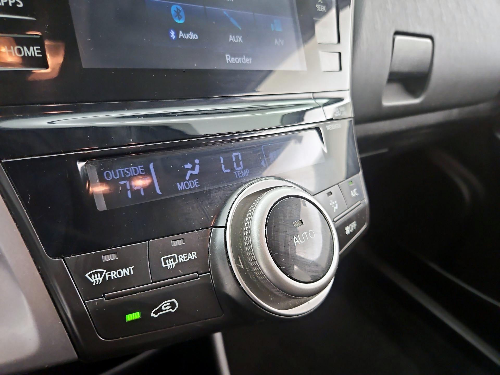 Thumbnail: 2015 Toyota Prius v - 16
