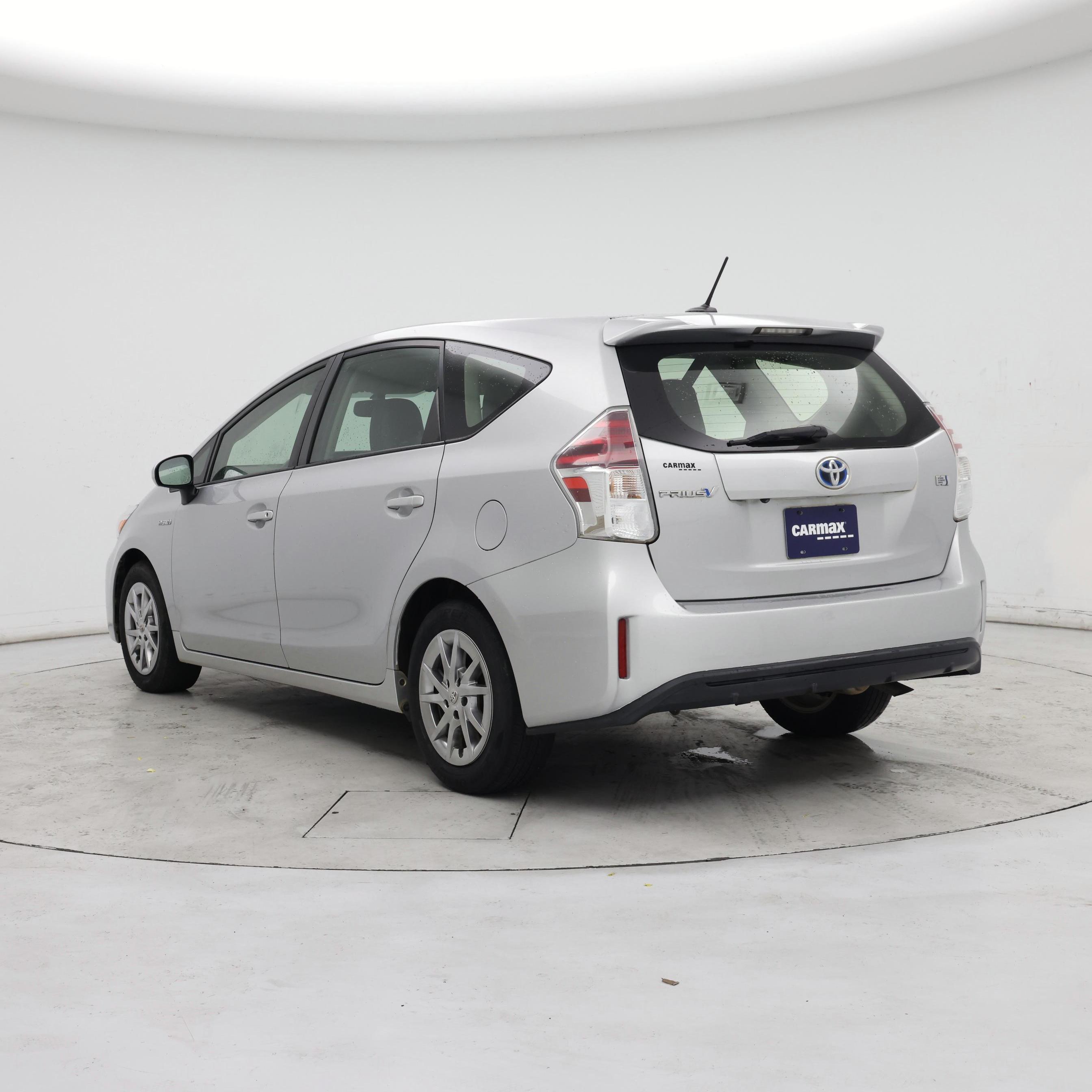 Thumbnail: 2015 Toyota Prius v - 2