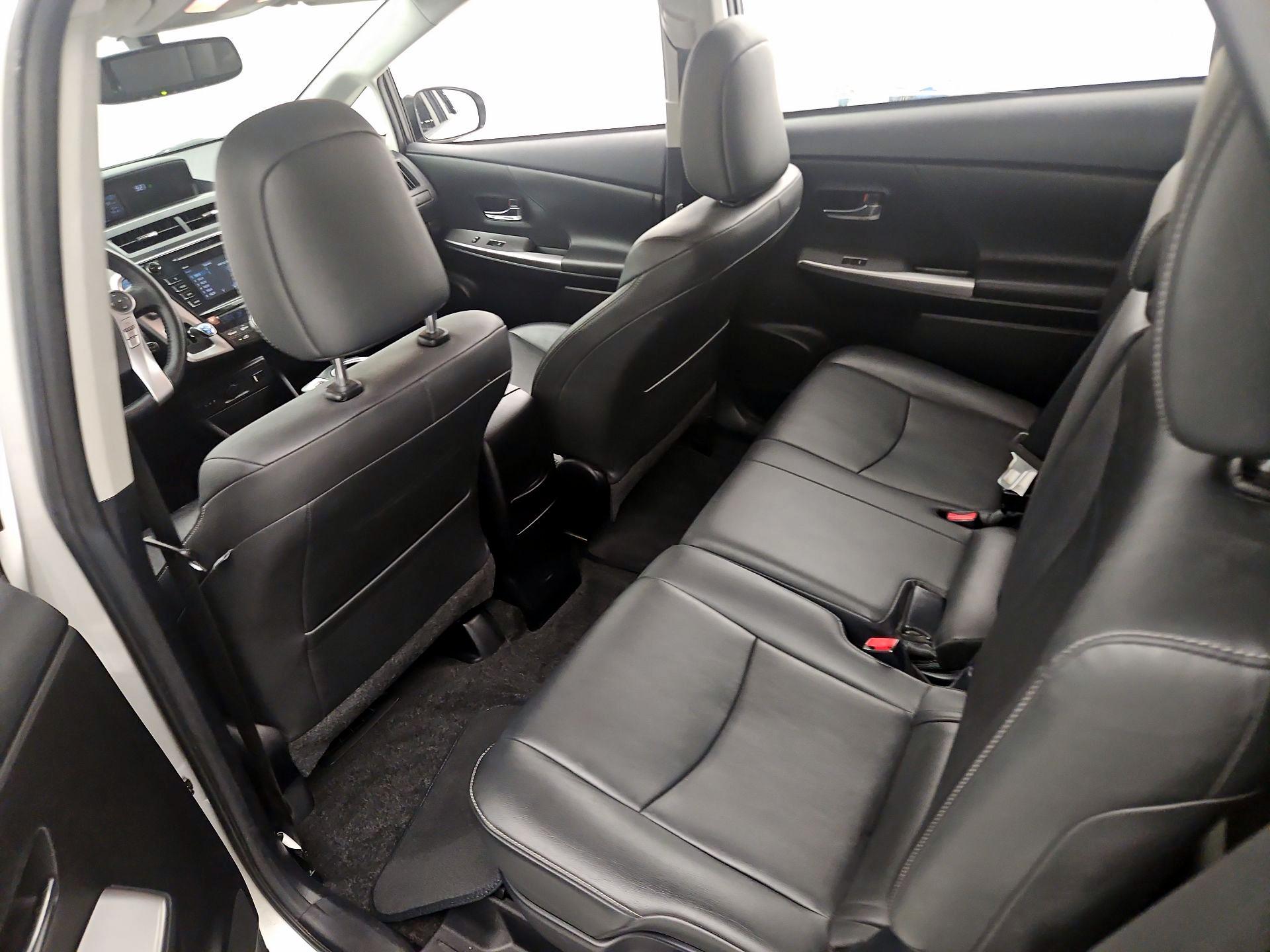 Thumbnail: 2015 Toyota Prius v - 19