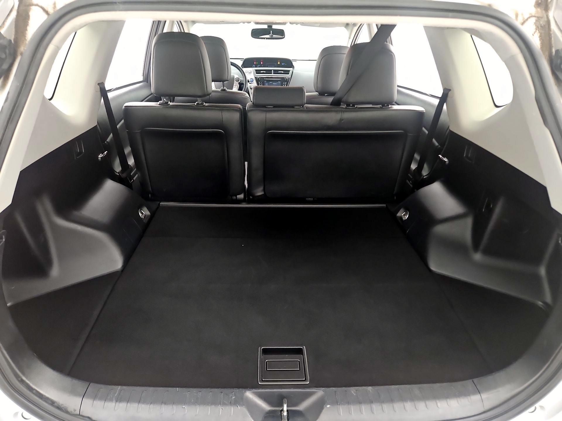 Thumbnail: 2015 Toyota Prius v - 20