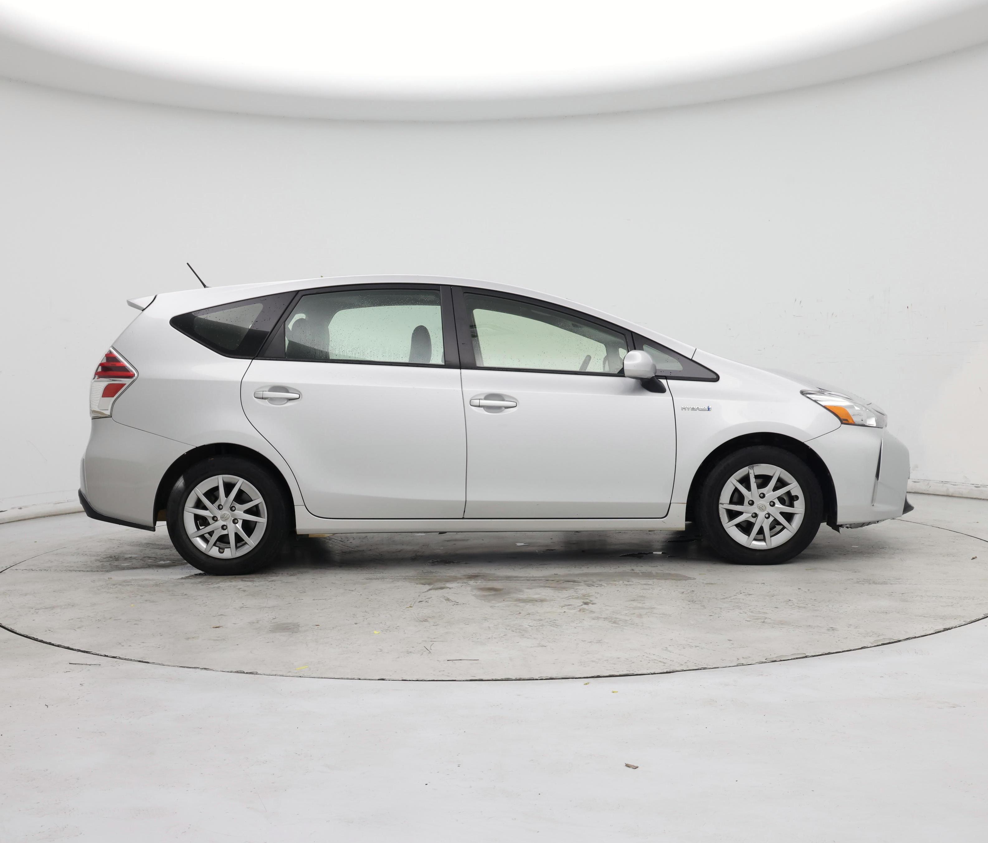 Thumbnail: 2015 Toyota Prius v - 7
