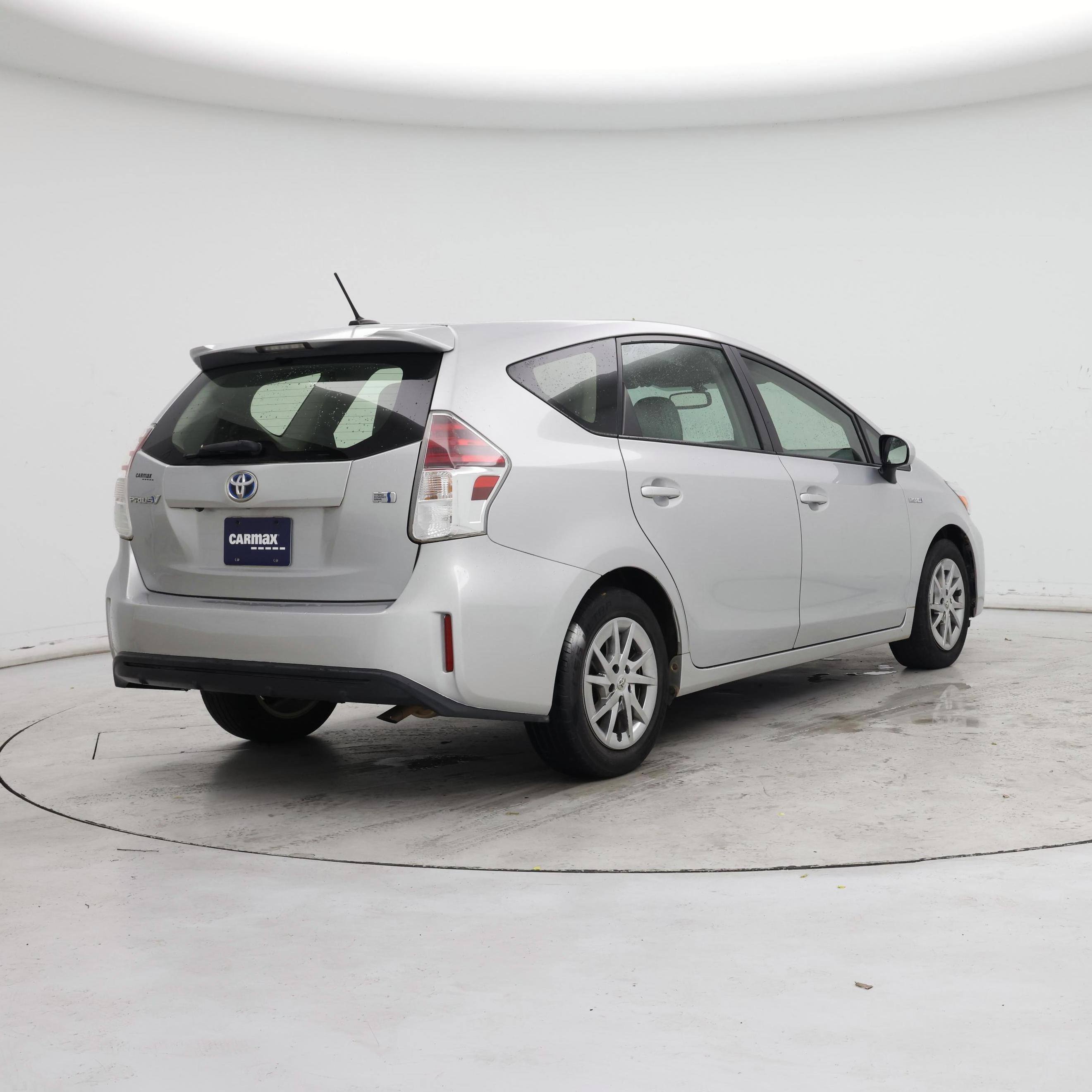 Thumbnail: 2015 Toyota Prius v - 8