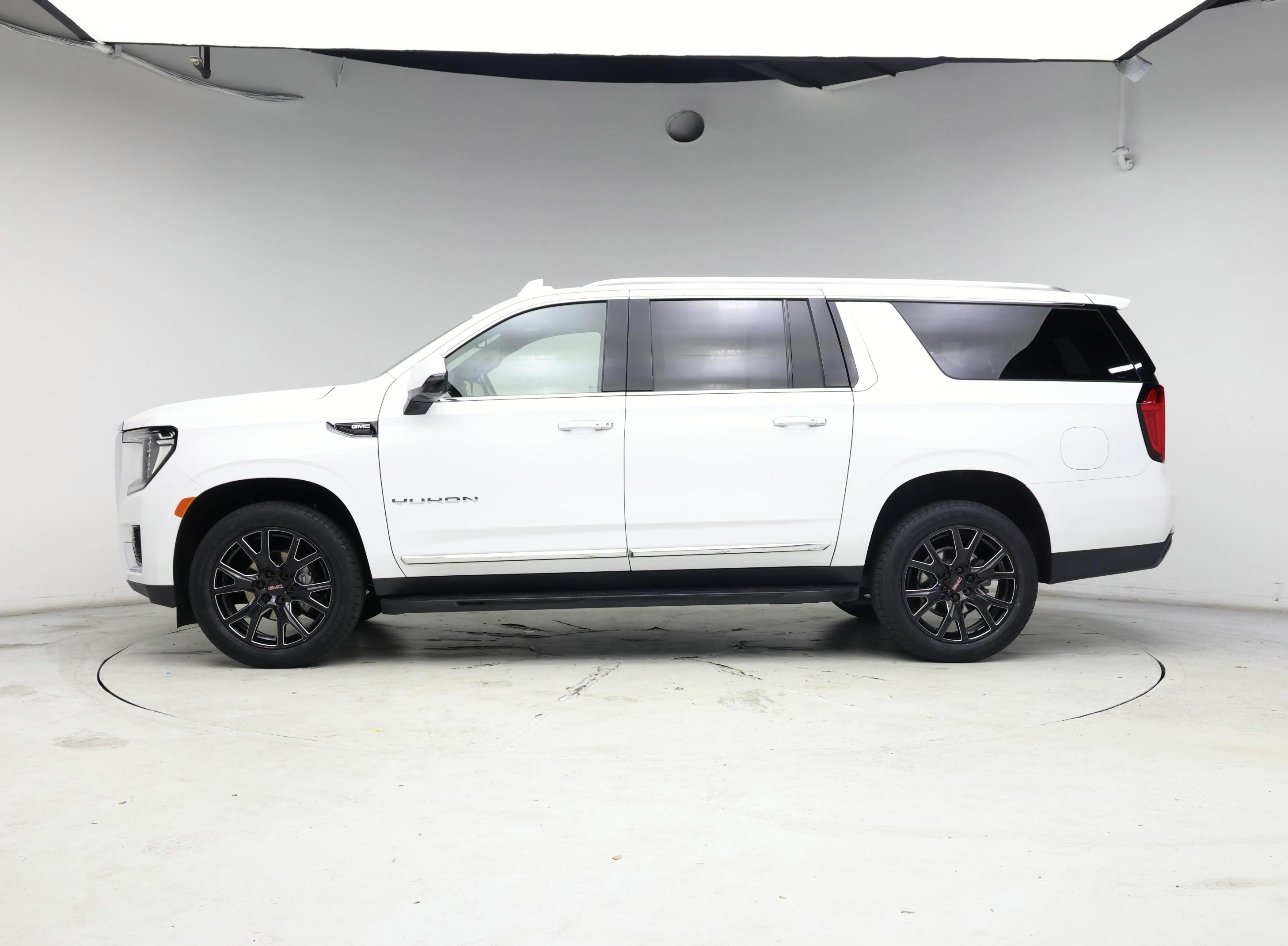Thumbnail: 2022 GMC Yukon XL - 3