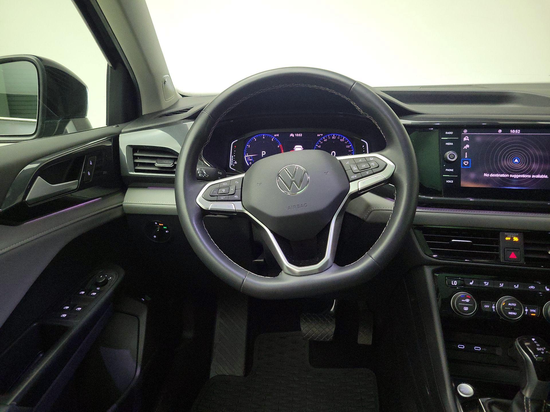 Thumbnail: 2022 Volkswagen Taos - 10