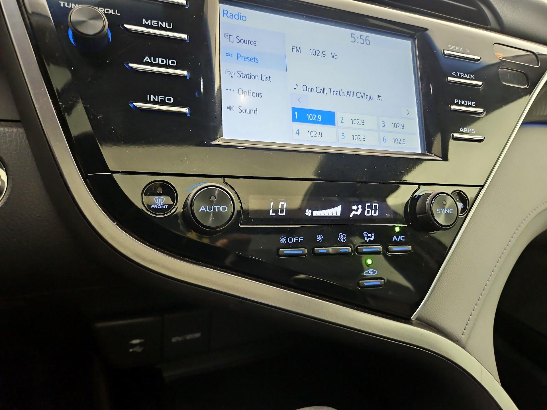 Thumbnail: 2018 Toyota Camry - 16