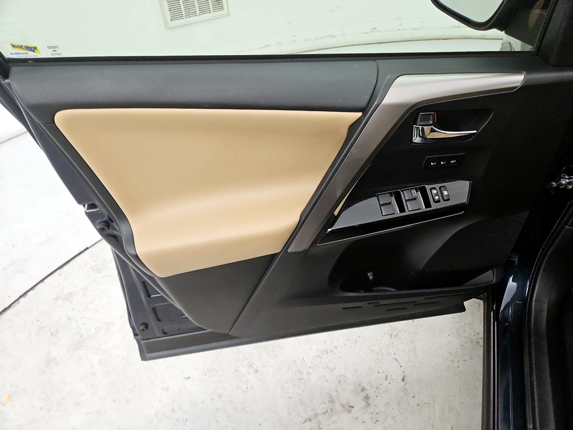 Thumbnail: 2018 Toyota RAV4 - 12