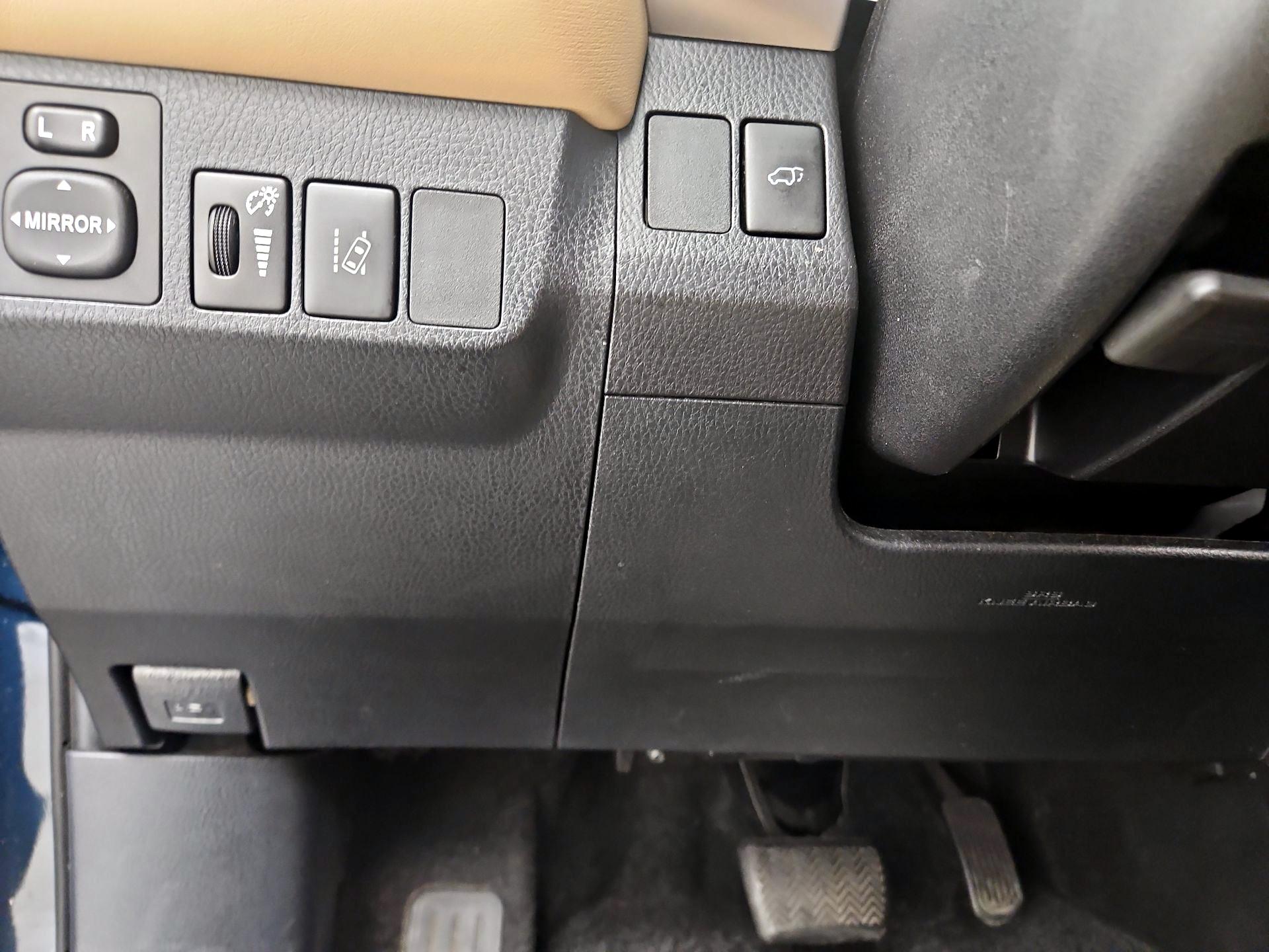 Thumbnail: 2018 Toyota RAV4 - 13