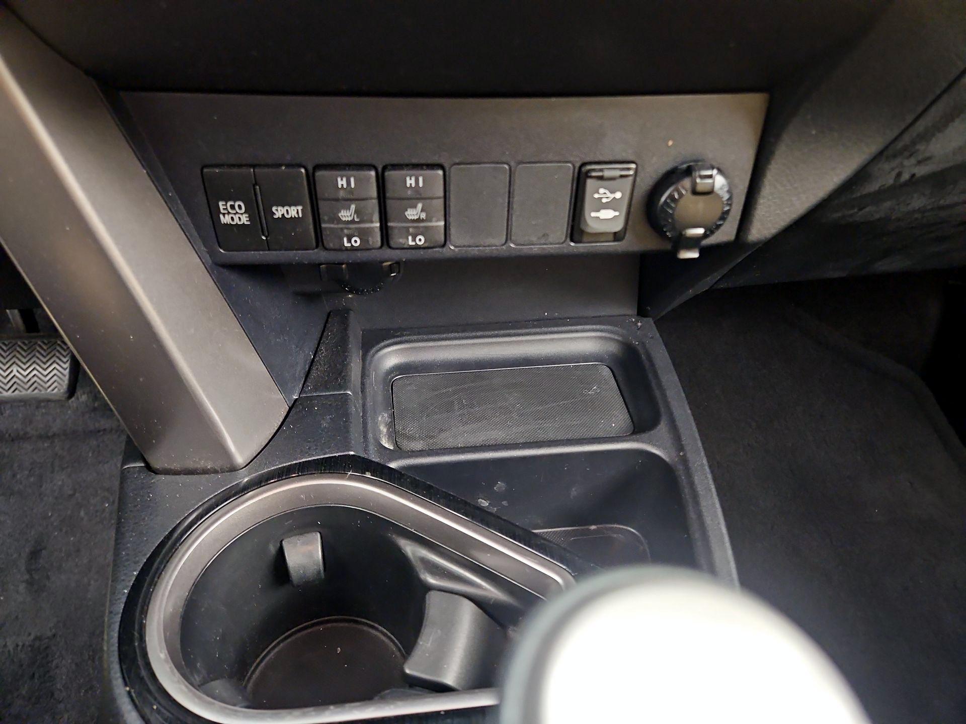 Thumbnail: 2018 Toyota RAV4 - 18