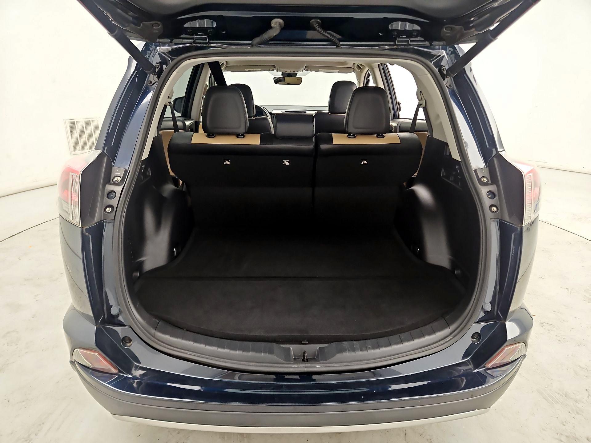 Thumbnail: 2018 Toyota RAV4 - 20