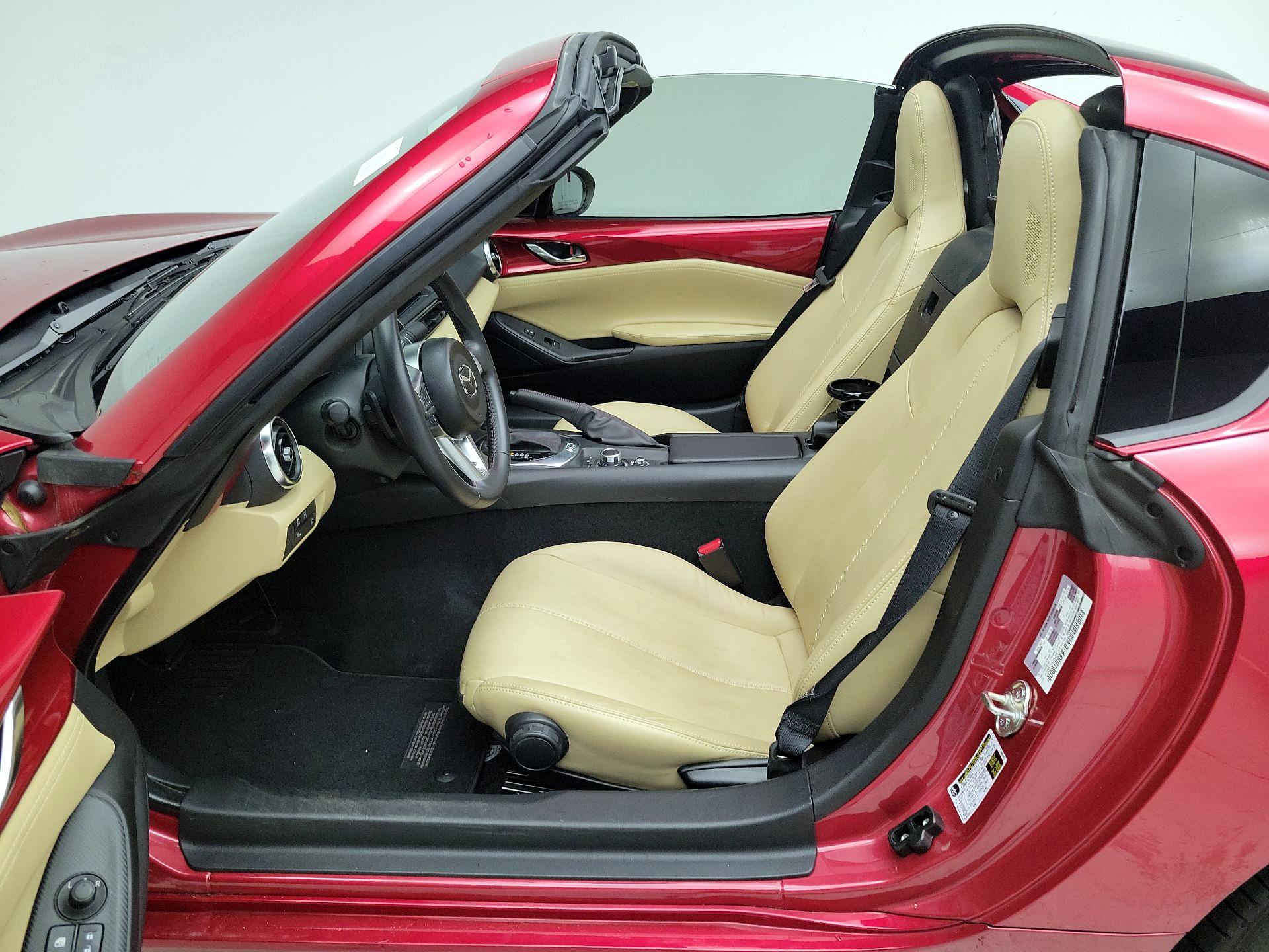 Thumbnail: 2017 Mazda MX-5 Miata - 11