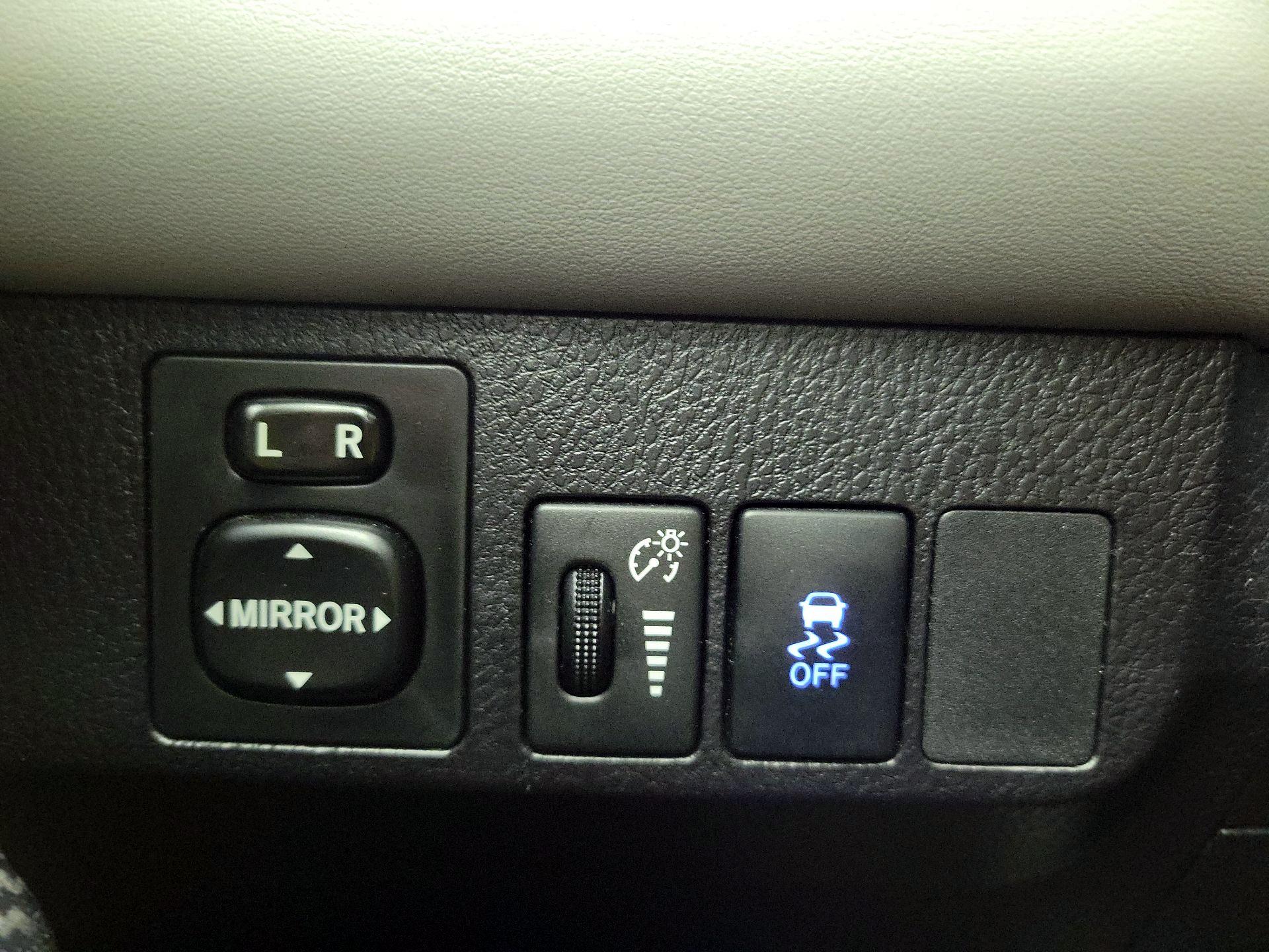 Thumbnail: 2014 Toyota RAV4 - 13