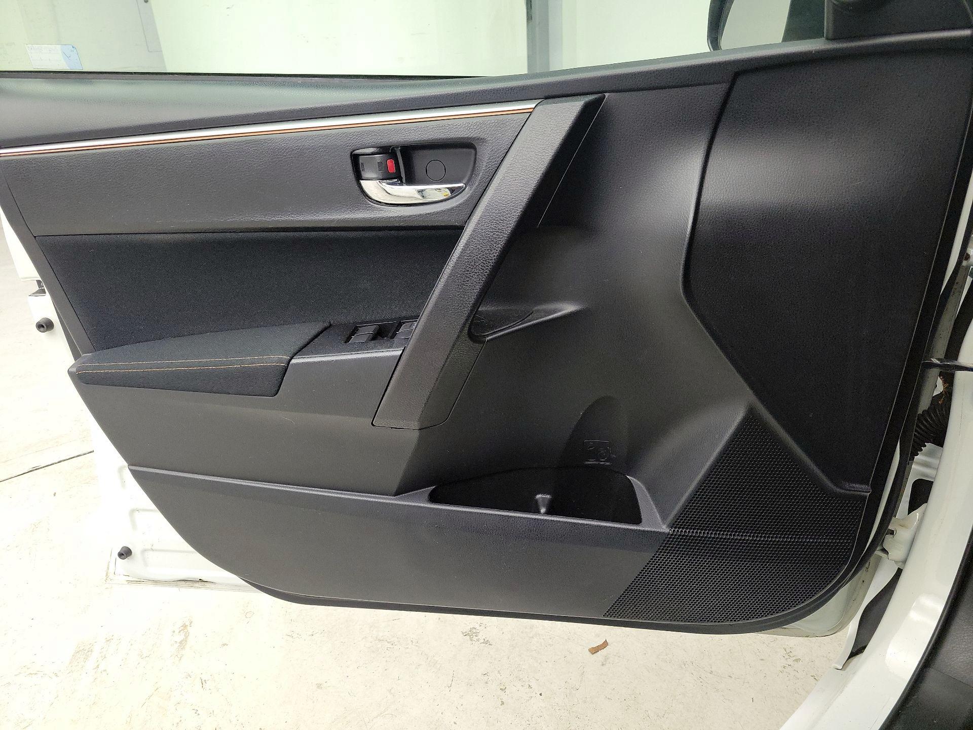 Thumbnail: 2015 Toyota Corolla - 12