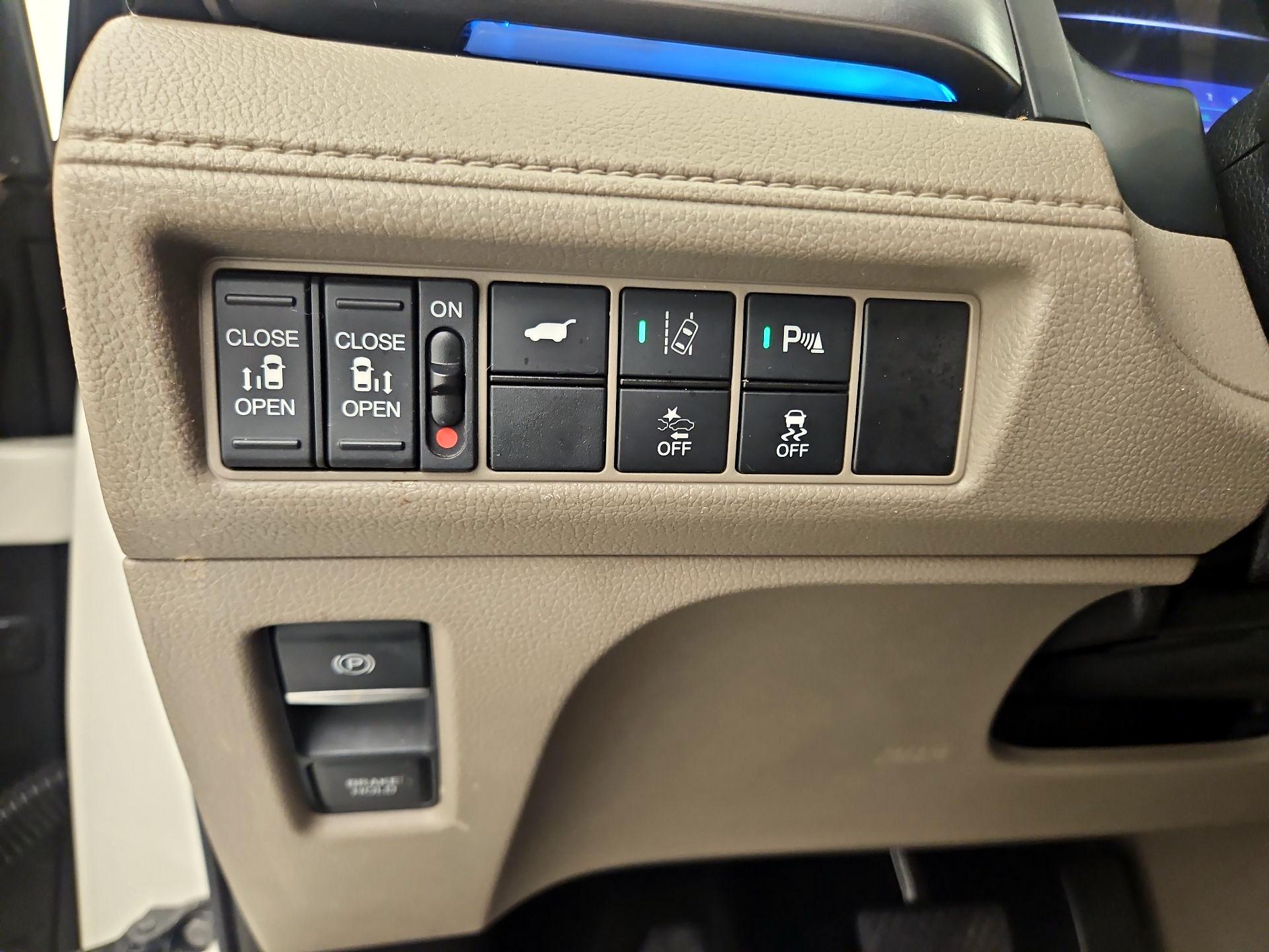 Thumbnail: 2019 Honda Odyssey - 13