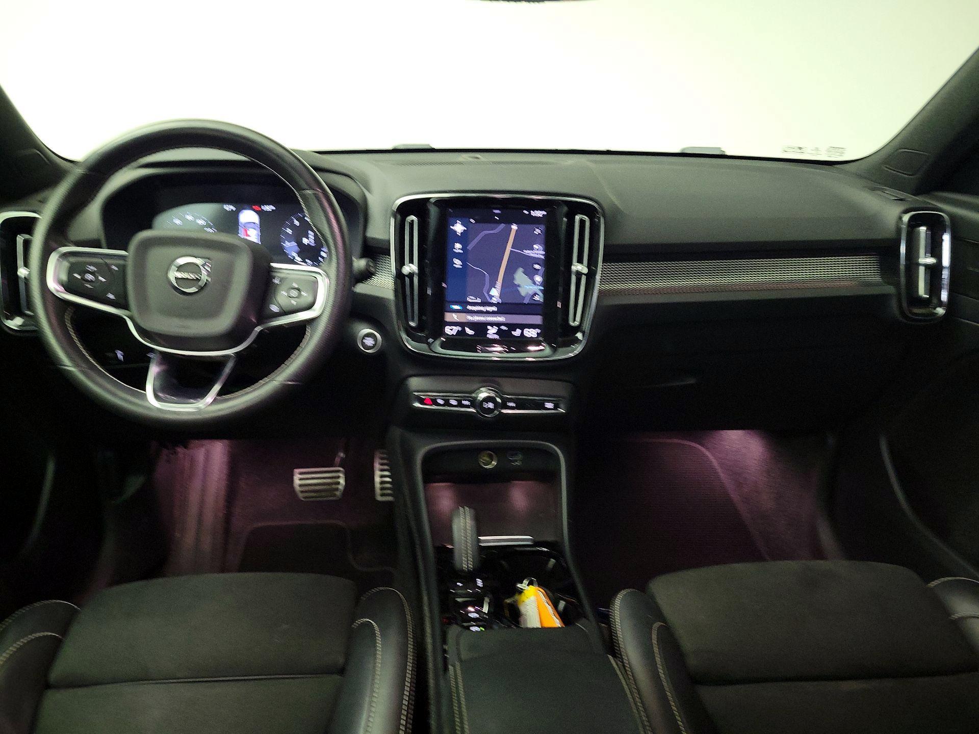 Thumbnail: 2021 Volvo XC40 - 9