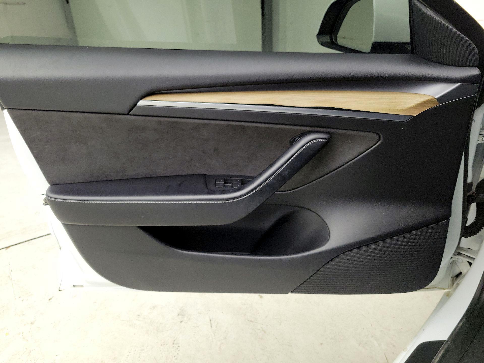 Thumbnail: 2021 Tesla Model 3 - 12