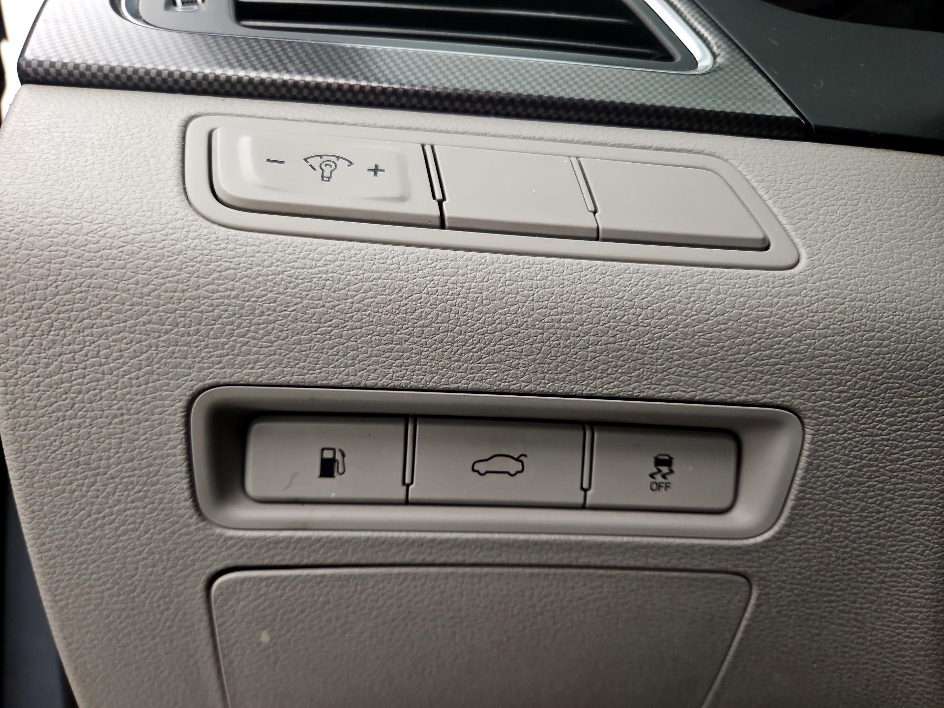 Thumbnail: 2016 Hyundai Sonata - 13