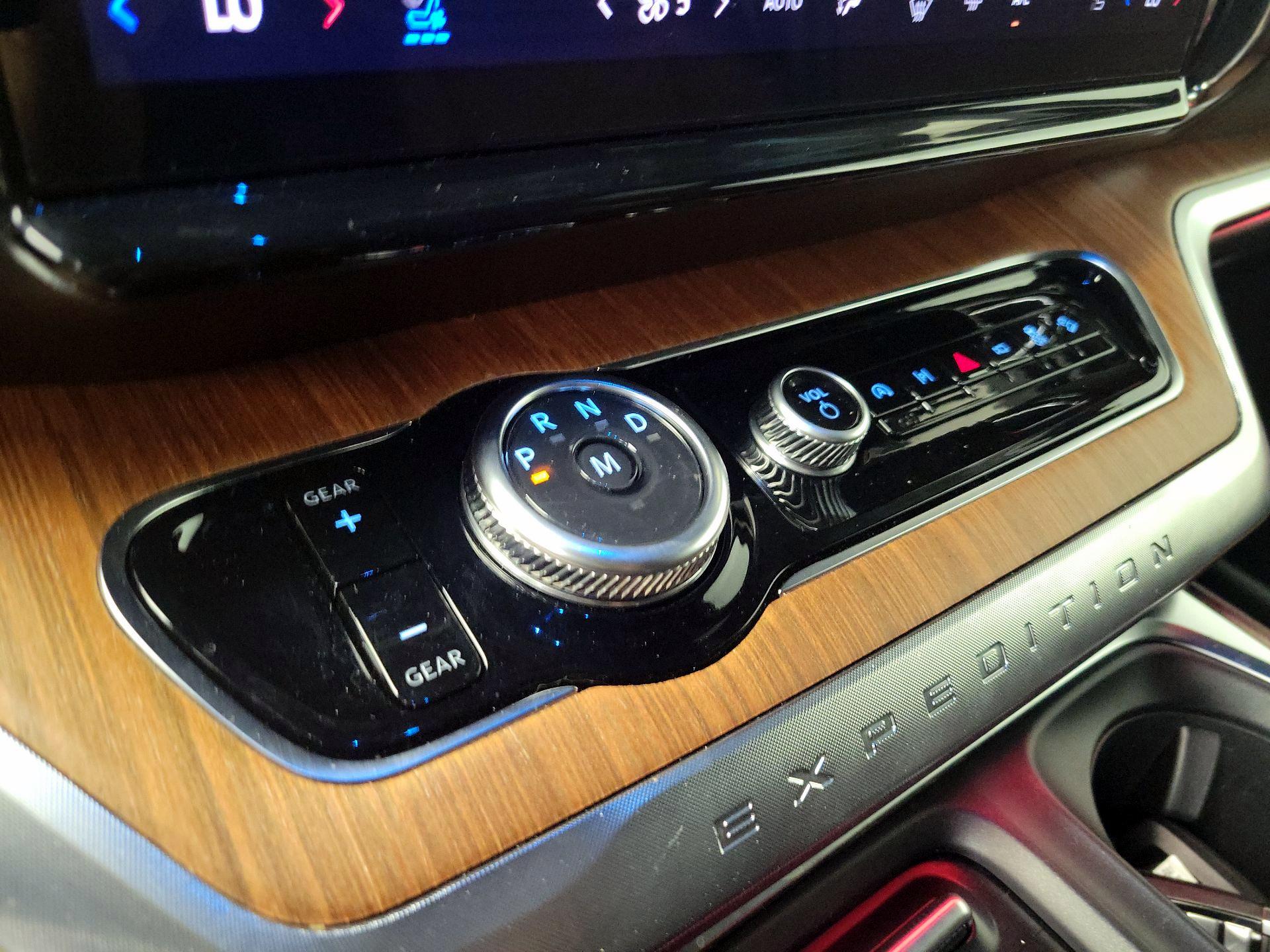 Thumbnail: 2025 Ford Expedition MAX - 17