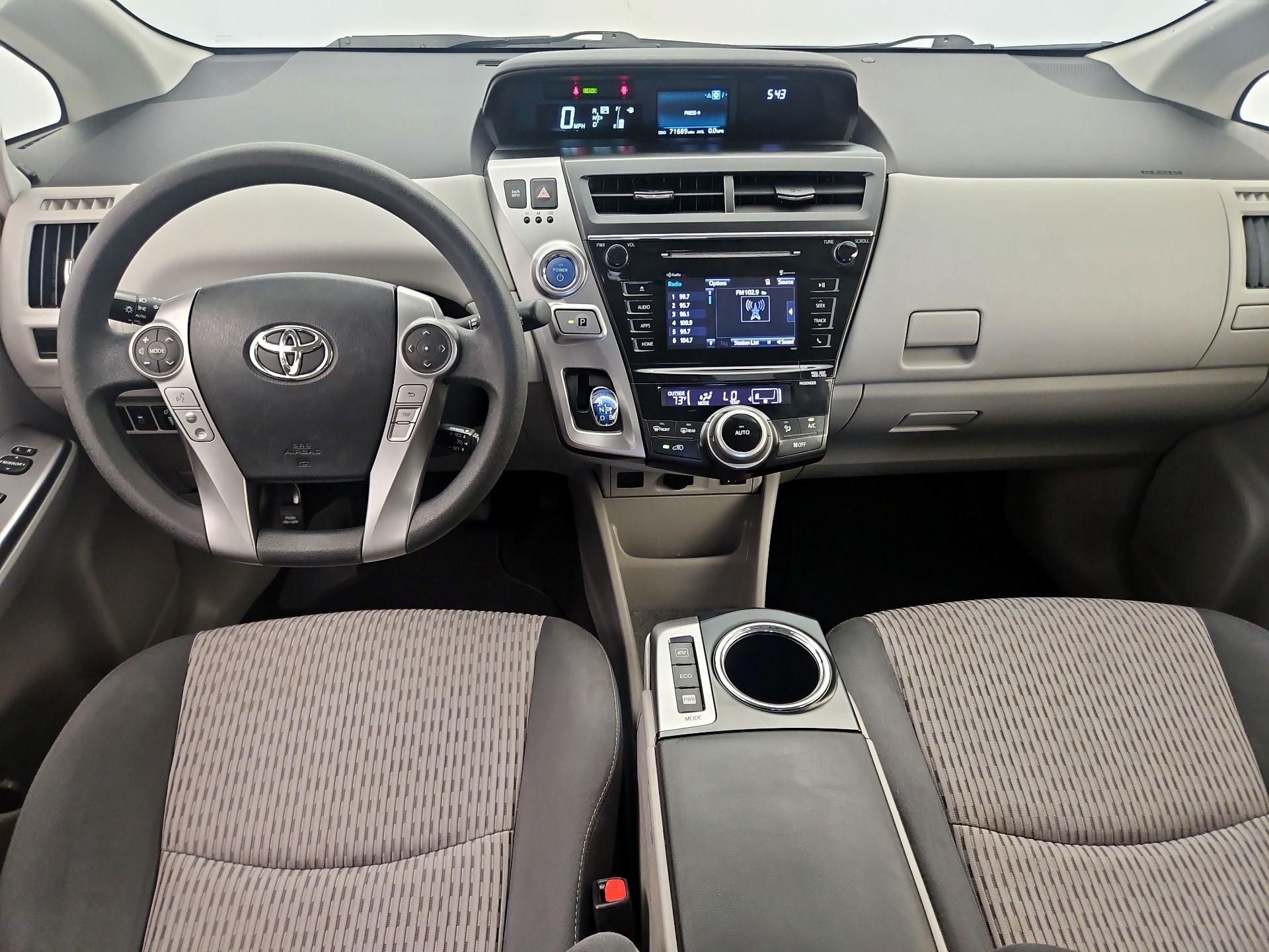 Thumbnail: 2016 Toyota Prius v - 9