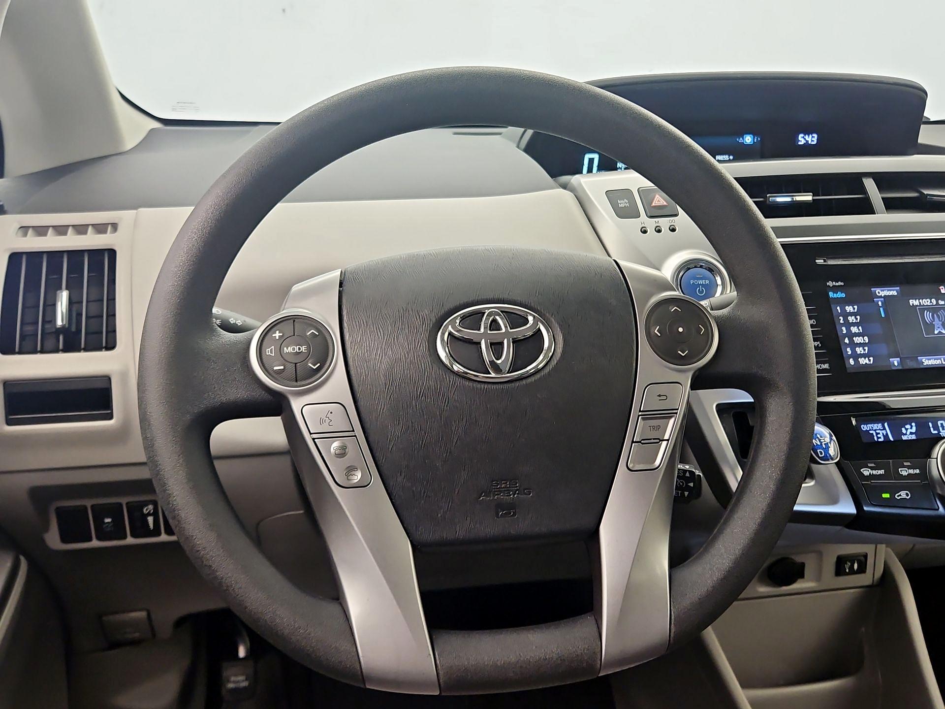 Thumbnail: 2016 Toyota Prius v - 10
